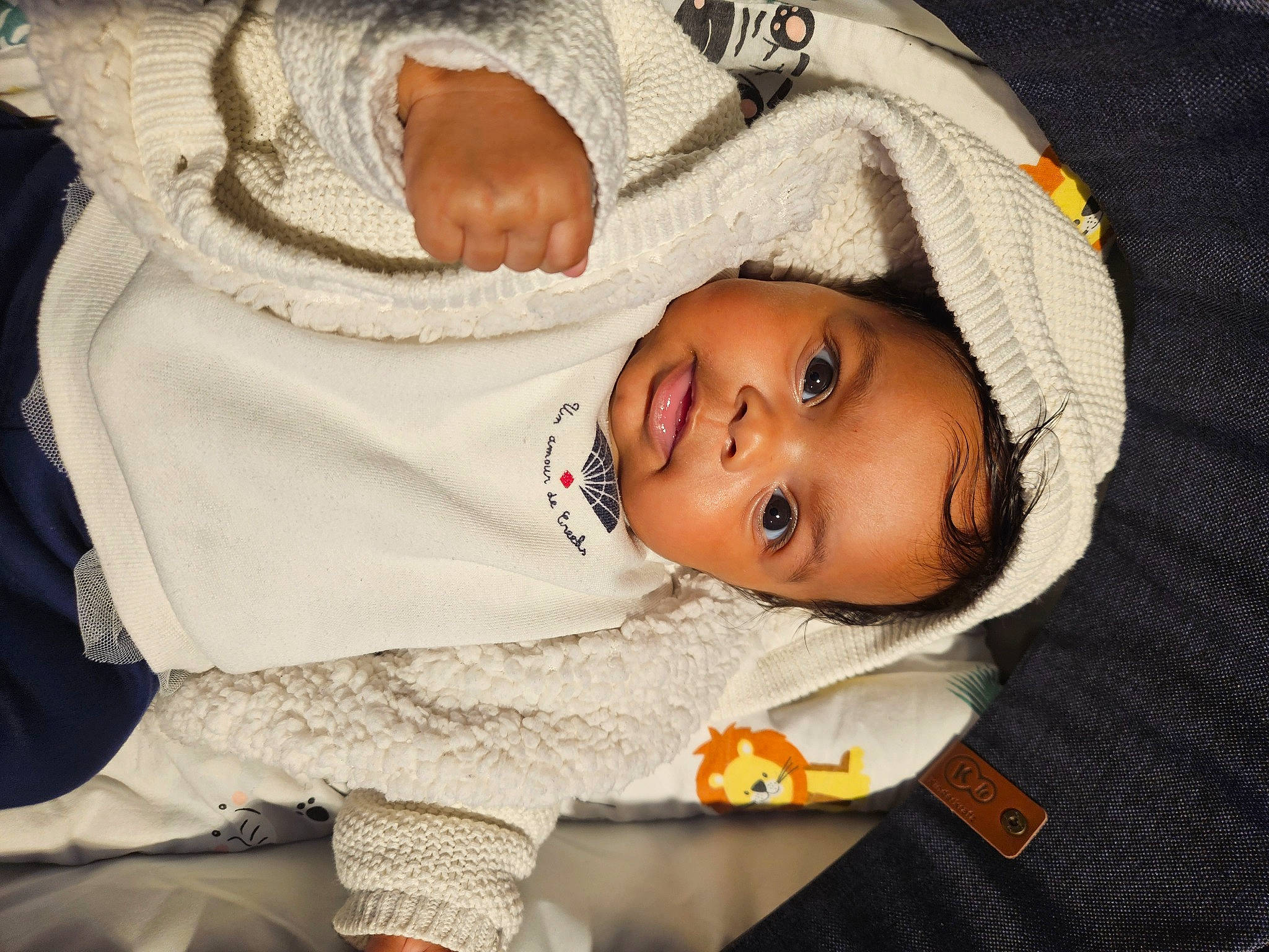 Malika a rejoint le concours — aidez-le/la à gagner de superbes lots ! baby, baby_products, baby_toddler_clothing, beanie, cheek, child, comfort, eye, eyelash, face, hat, iris, knit_cap, linens, nose, person, room, skin, textile, toddler