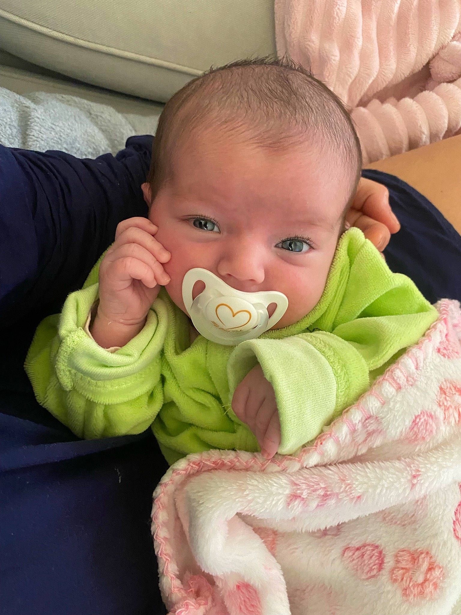 Kellyne participe au concours pour gagner de l'argent avec cette photo : baby, baby_toddler_clothing, cheek, child, chin, comfort, ear, eye, eyebrow, eyelash, face, finger, hand, iris, lip, mouth, nose, person, skin, sleeve