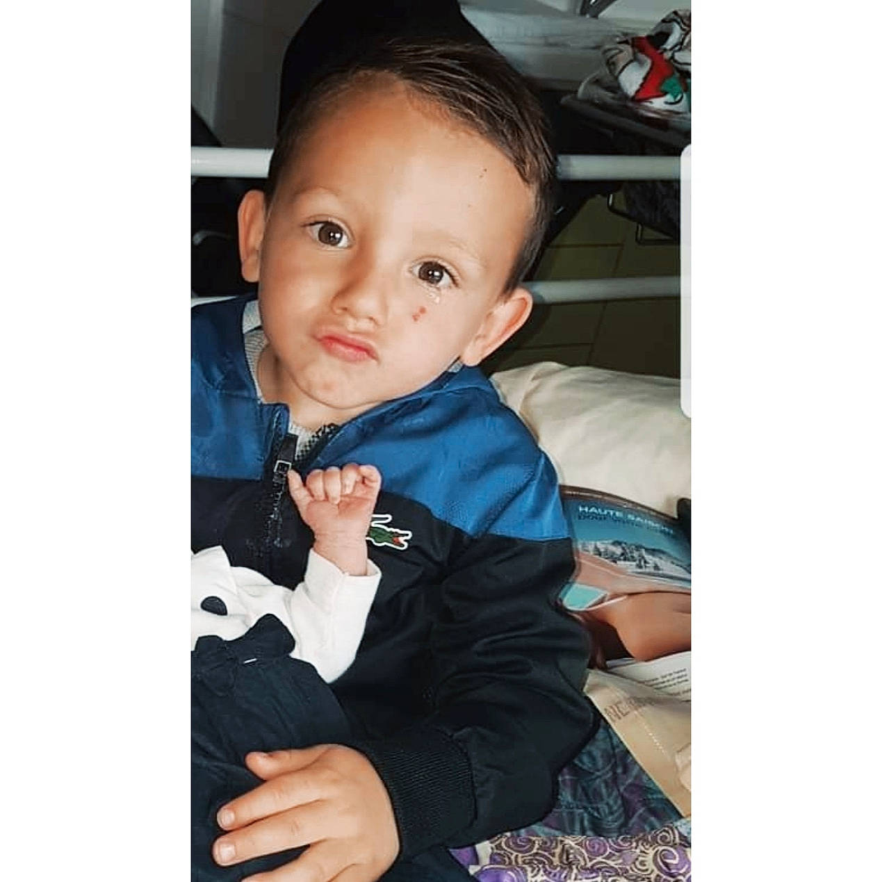 Amadéo a rejoint le concours — aidez-le/la à gagner de superbes lots ! arm, baby, baby_toddler_clothing, cheek, child, comfort, electric_blue, eyelash, finger, flash_photography, formal_wear, gesture, hand, happy, outerwear, person, sleeve, suit, thumb, tie