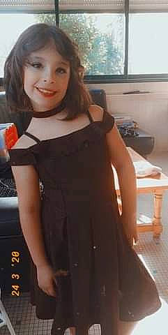 Cassidy a rejoint le concours — aidez-le/la à gagner de superbes lots ! black_hair, brown_hair, child_model, clothing, cocktail_dress, dress, formal_wear, hairstyle, joint, joy, little_black_dress, long_hair, person, shoulder