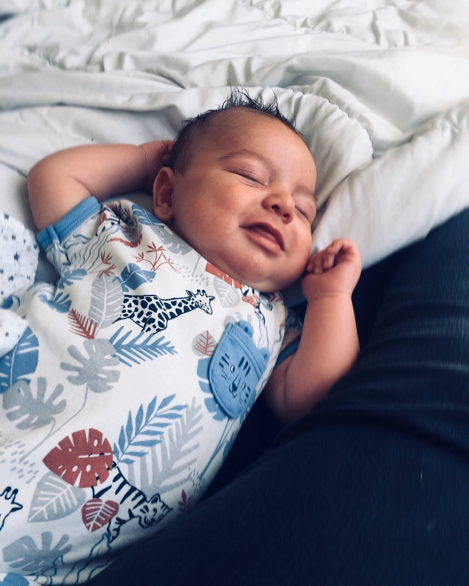 Erwann a rejoint le concours — aidez-le/la à gagner de superbes lots ! baby, baby_sleeping, baby_toddler_clothing, bedding, bedtime, cheek, child, comfort, event, happy, linens, nap, pattern, person, portrait_photography, room, skin, sleep, sleeve, textile