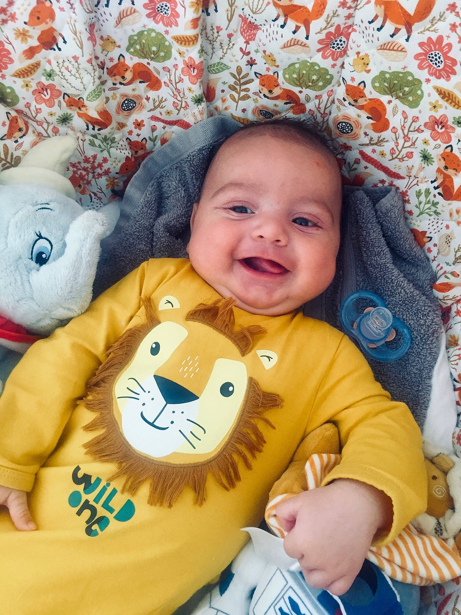Erwann a rejoint le concours — aidez-le/la à gagner de superbes lots ! baby, baby_products, baby_toddler_clothing, cheek, child, comfort, eye, facial_expression, happy, head, linens, mammal, nose, organ, people, person, sitting, skin, sleeve, smile