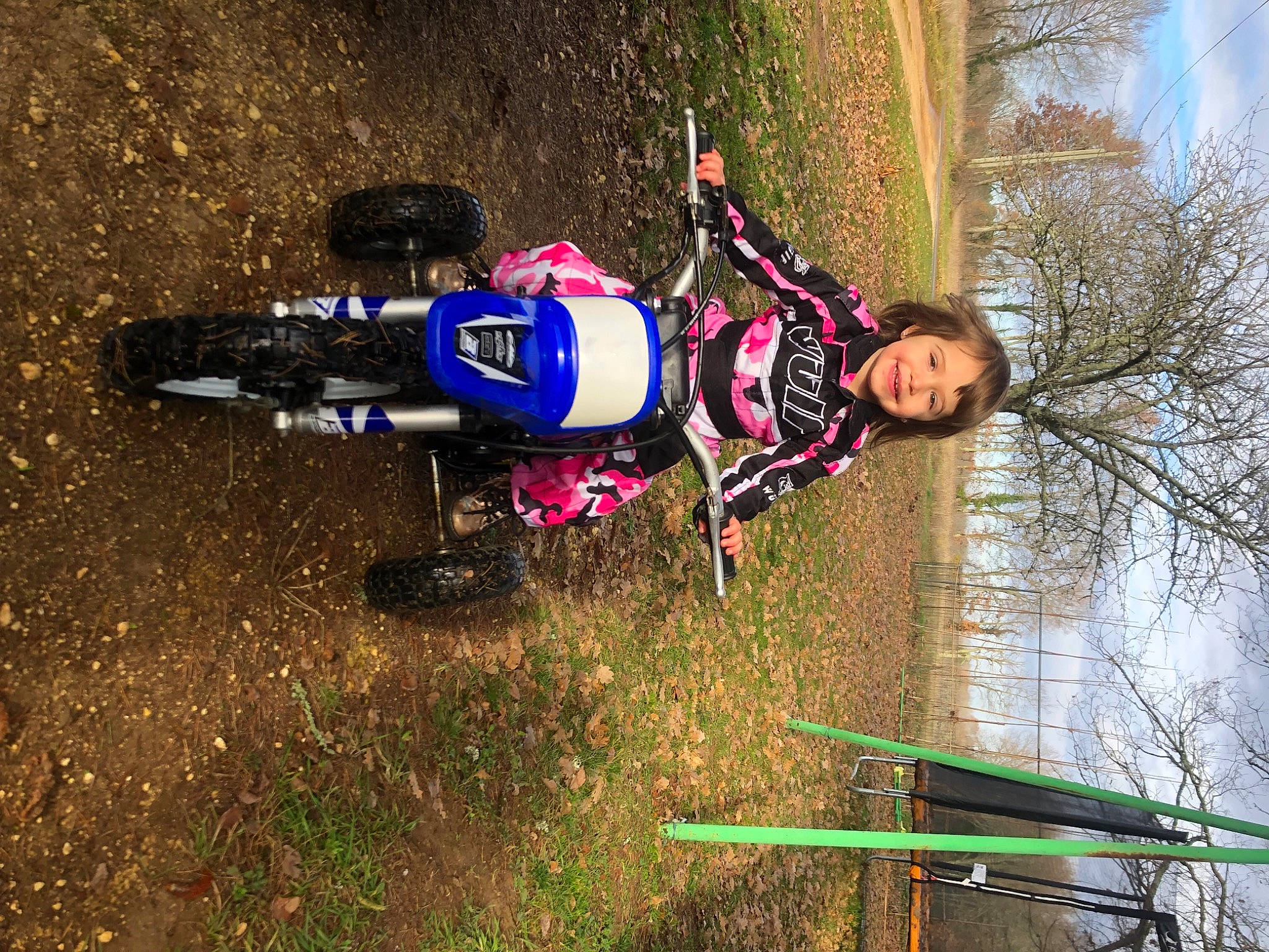 Jade participe au concours pour gagner de l'argent avec cette photo : bicycle_accessory, bicycle_clothing, bicycle_frame, bicycle_handlebar, bicycle_helmet, bicycle_wheel, bicycles_equipment_and_supplies, cycle_sport, cycling, helmet, joy, person, personal_protective_equipment, plant, racing, sky, sports_equipment, tire, toddler, tree