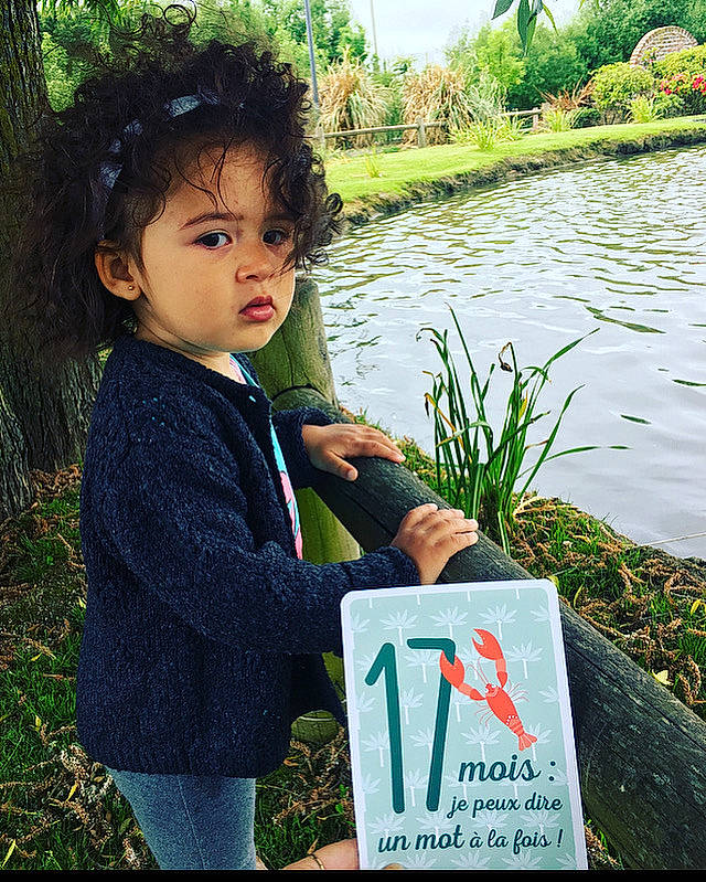 Enora participe au concours pour gagner de l'argent avec cette photo : adaptation, child, fun, garden, grass, grass_family, happy, lake, leaf, leisure, outerwear, pattern, people_in_nature, person, photograph, plant, sleeve, toddler, tree, vertebrate