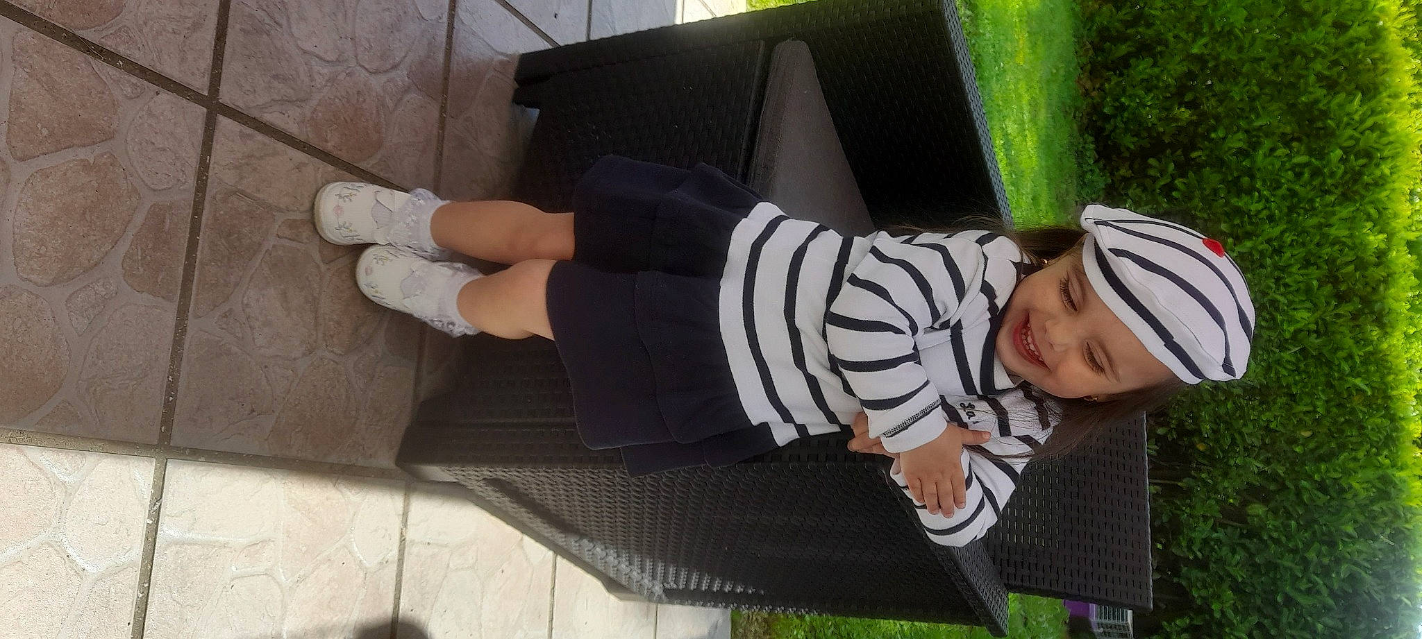 Ilana participe au concours pour gagner de l'argent avec cette photo : baby, baby_toddler_clothing, calf, cap, child, foot, hat, headwear, human_body, human_leg, joy, knee, leg, leisure, person, sandal, shoe, sitting, sock, sportswear