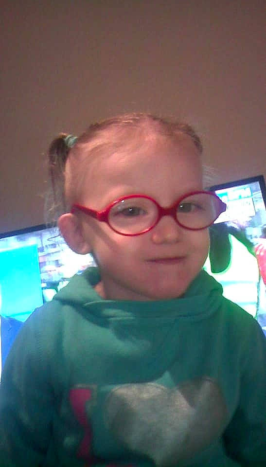 Louanne a rejoint le concours — aidez-le/la à gagner de superbes lots ! chin, cool, ear, eyebrow, eyewear, face, forehead, fun, glasses, hair, hairstyle, head, jaw, lip, person, selfie, smile, sunglasses, vision_care