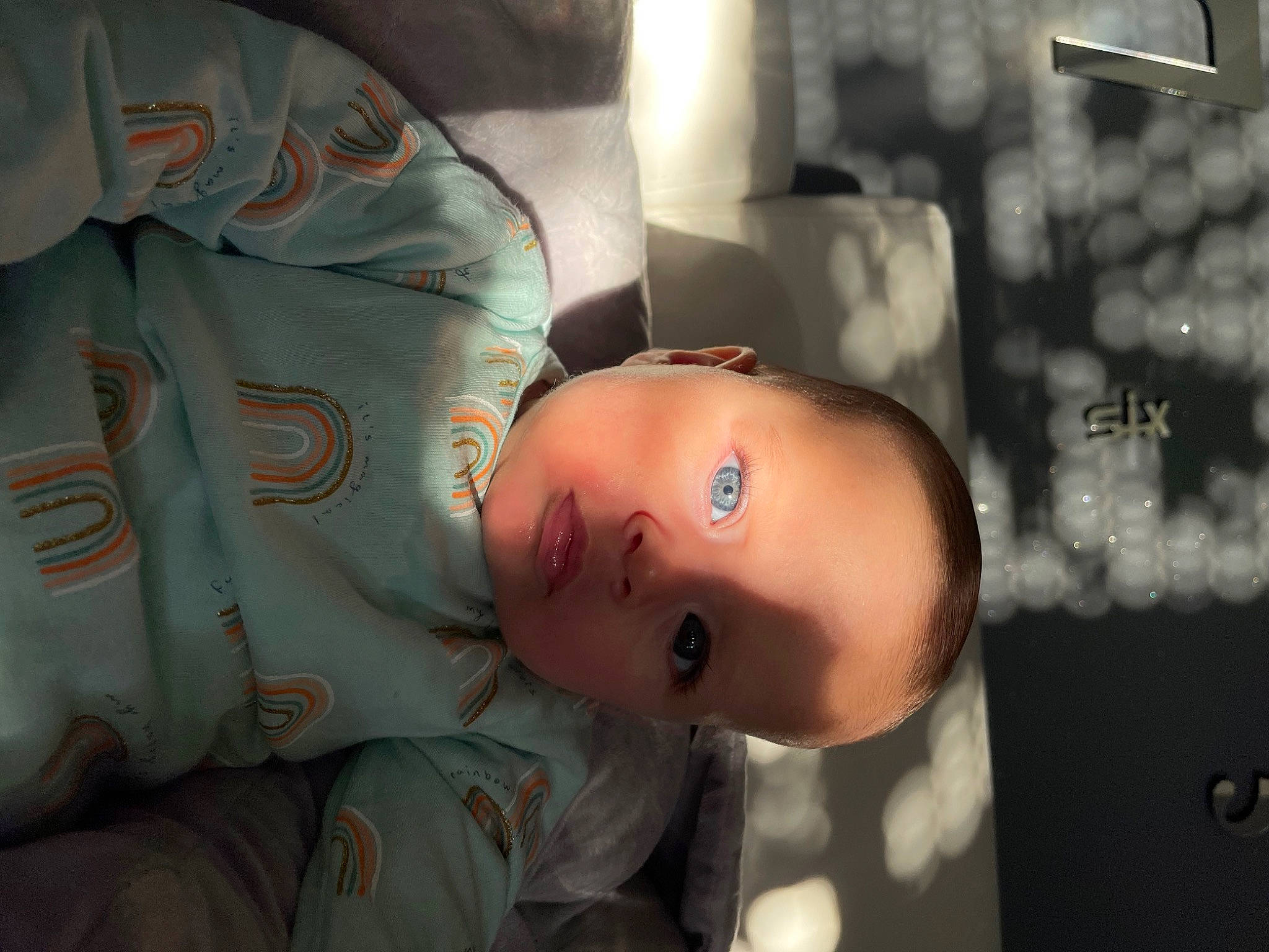 Lou a rejoint le concours — aidez-le/la à gagner de superbes lots ! audio_equipment, baby, baby_products, child, comfort, eyebrow, eyelash, eyewear, flash_photography, fun, helmet, nap, nose, person, personal_protective_equipment, portrait_photography, room, sitting, sleep, toddler