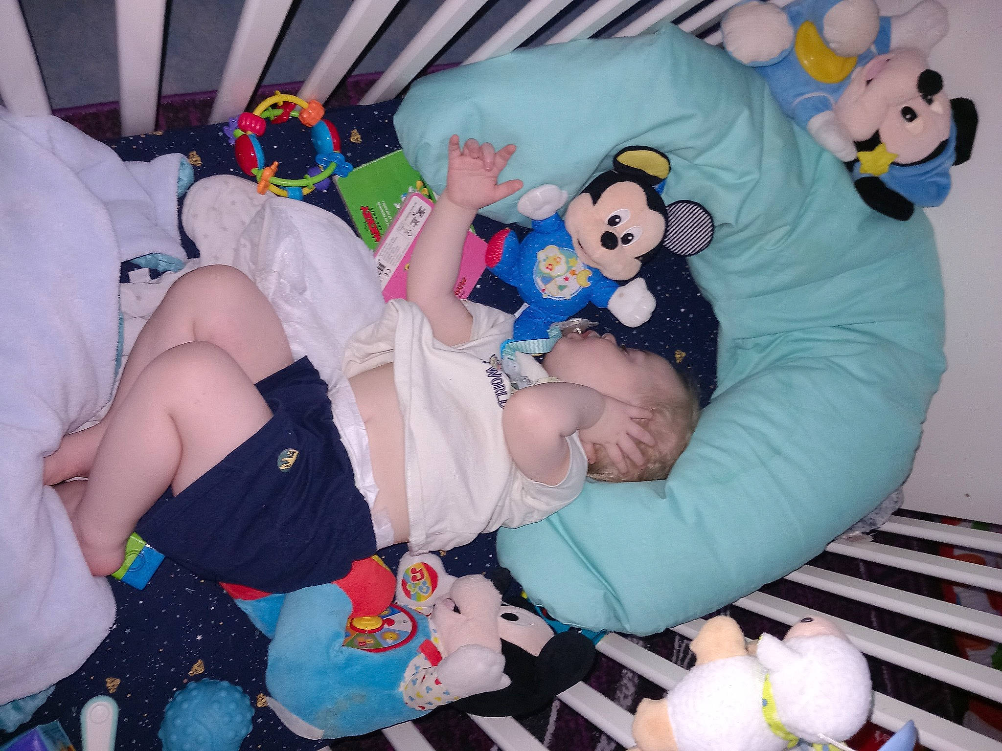 Noah a rejoint le concours — aidez-le/la à gagner de superbes lots ! arm, baby, baby_products, baby_toddler_clothing, child, comfort, fun, happy, hat, lap, leisure, linens, mammal, person, room, stuffed_toy, textile, thigh, toddler, toy