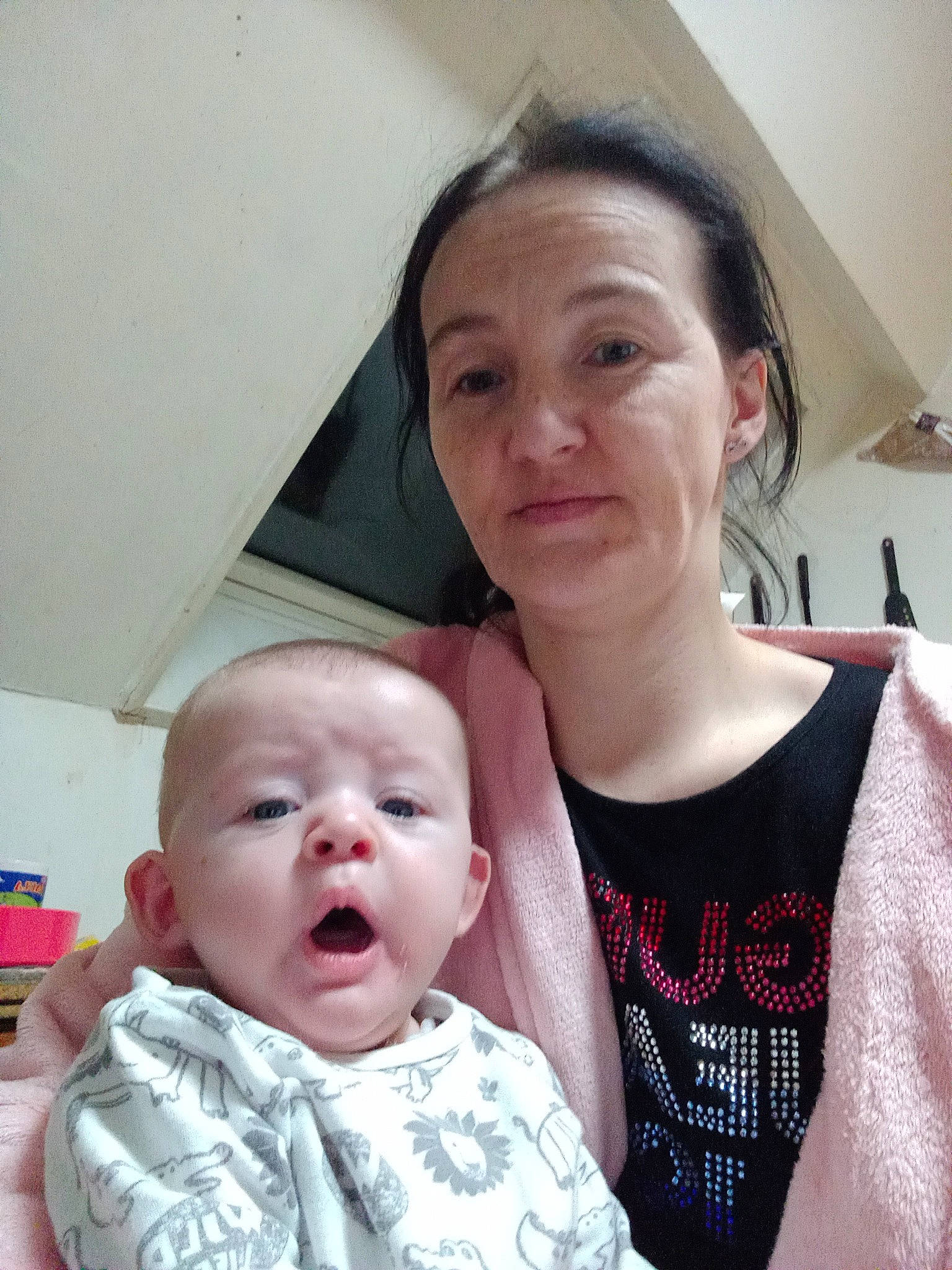 William a rejoint le concours — aidez-le/la à gagner de superbes lots ! baby, baby_toddler_clothing, cheek, chin, comfort, eyebrow, eyelash, face, fun, gesture, happy, iris, lip, mouth, nose, organ, person, skin, smile, toddler