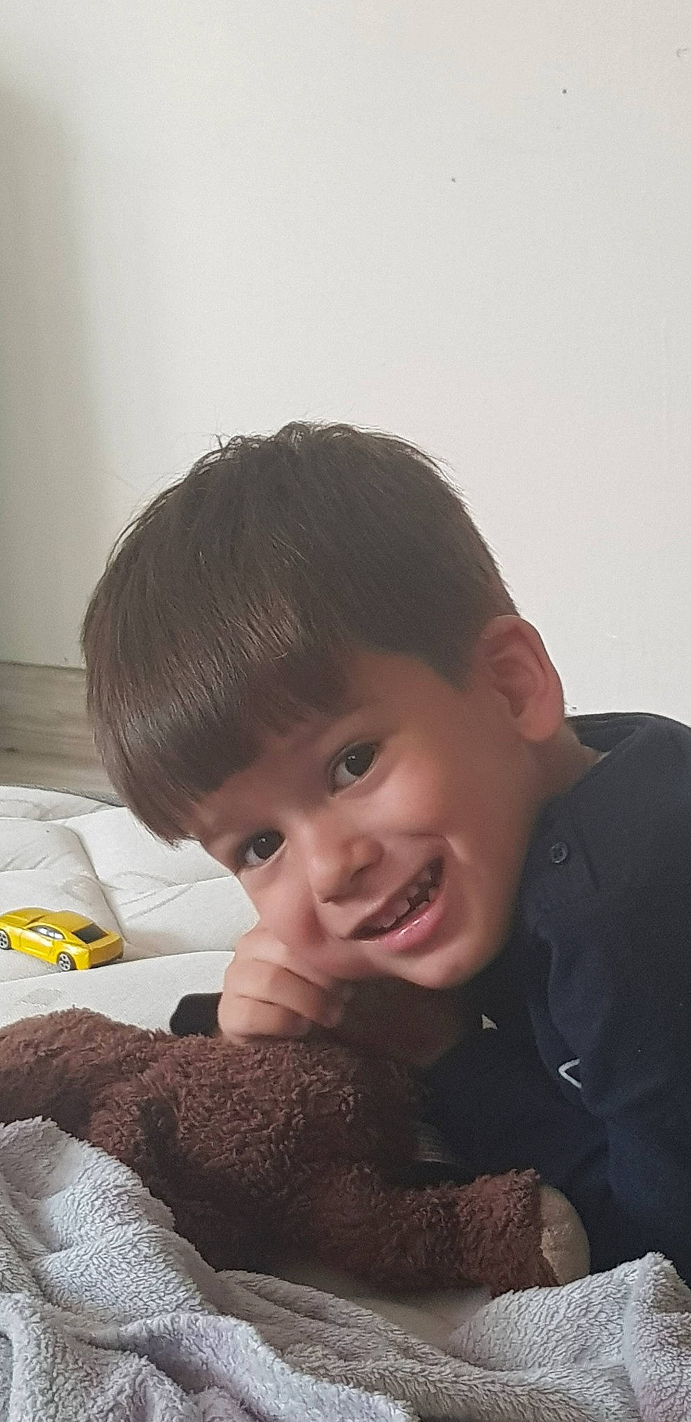 Mohamed participe au concours pour gagner de l'argent avec cette photo : black_hair, child, chin, ear, face, forehead, hair, hairstyle, head, human, jaw, joy, mouth, neck, nose, person, skin, smile, toddler