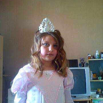 Charlene participe au concours pour gagner de l'argent avec cette photo :