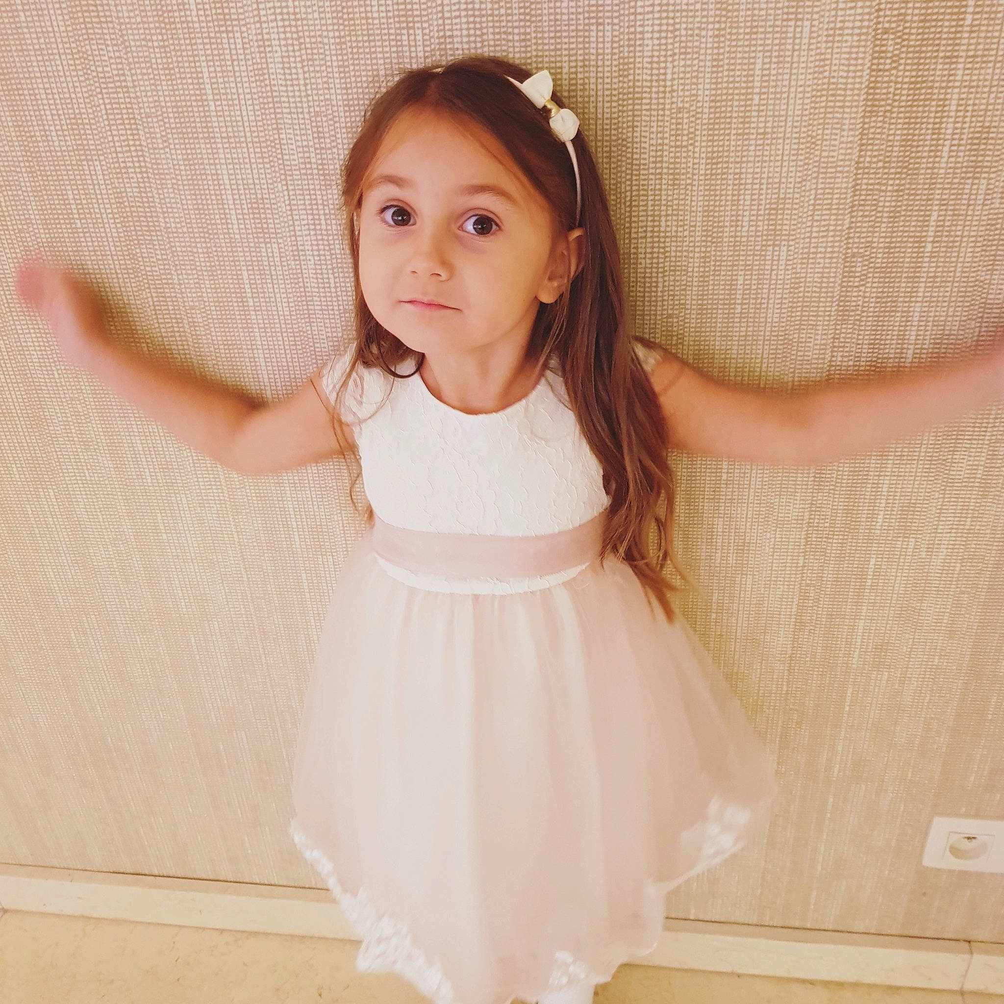 Celia a rejoint le concours — aidez-le/la à gagner de superbes lots ! a_line, baby, baby_toddler_clothing, beauty, bridal_party_dress, child, child_model, clothing, costume, dress, hair_accessory, neck, person, pink, shoulder, skin, sleeve, toddler, white