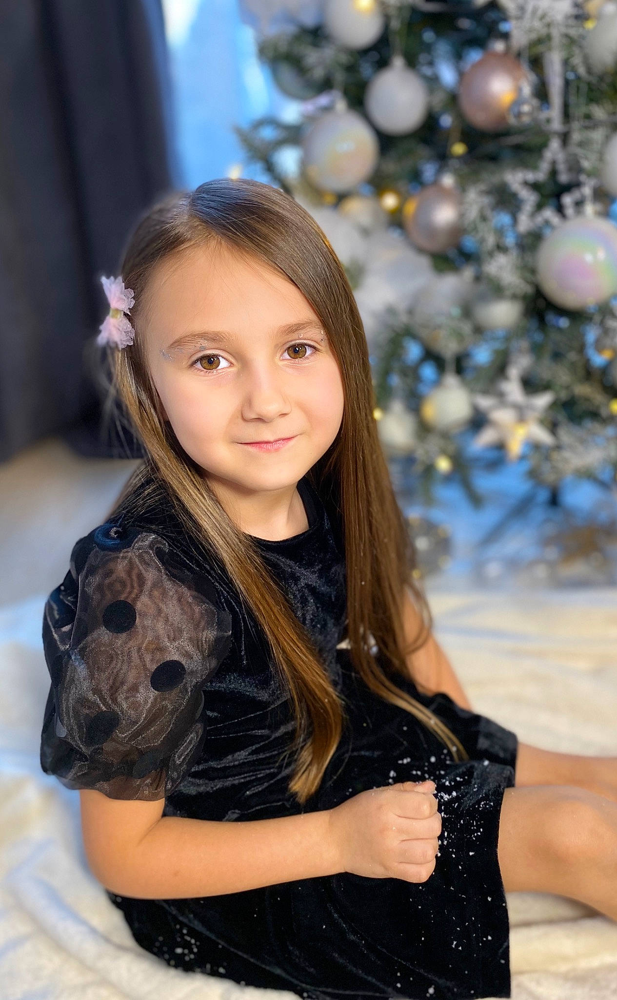 Celia a rejoint le concours — aidez-le/la à gagner de superbes lots ! beauty, black_hair, brown_hair, fashion, hair, hairstyle, joy, long_hair, model, person, photography, smile