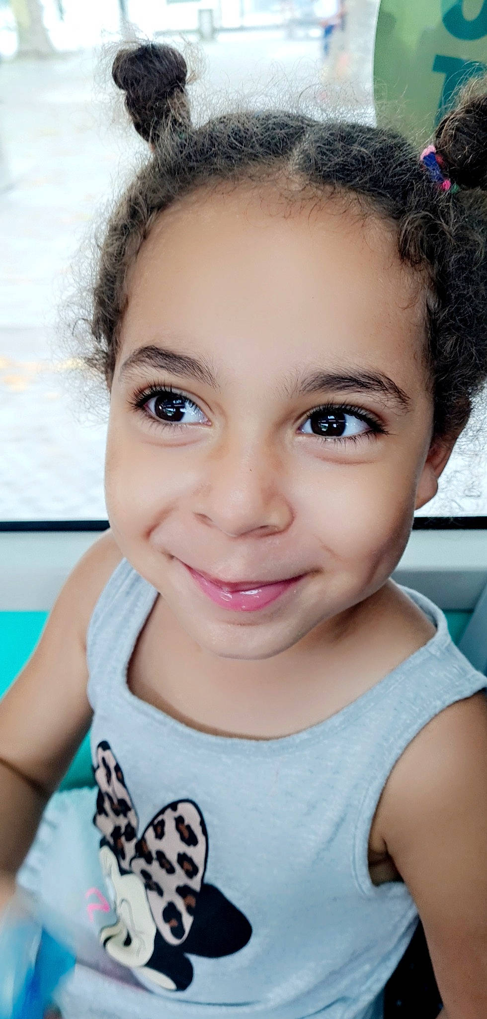 Shaïna participe au concours pour gagner de l'argent avec cette photo : azure, beauty, black_hair, cheek, chin, cool, eyebrow, eyelash, flash_photography, forehead, happy, iris, jaw, joy, lip, neck, nose, person, skin, smile