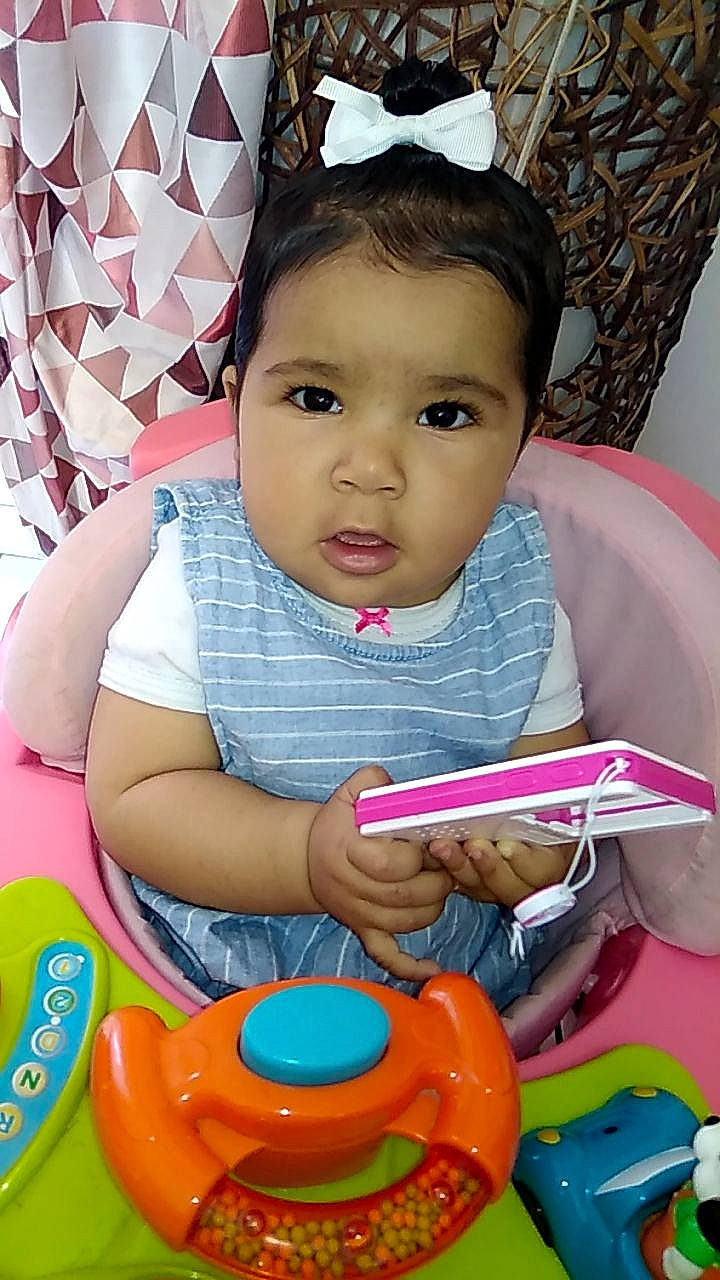 Jennah a rejoint le concours — aidez-le/la à gagner de superbes lots ! baby, baby_playing_with_toys, baby_toddler_clothing, beauty, cheek, child, ear, eyelash, face, facial_expression, fun, happy, organ, person, pink, riding_toy, skin, snapshot, toddler, white