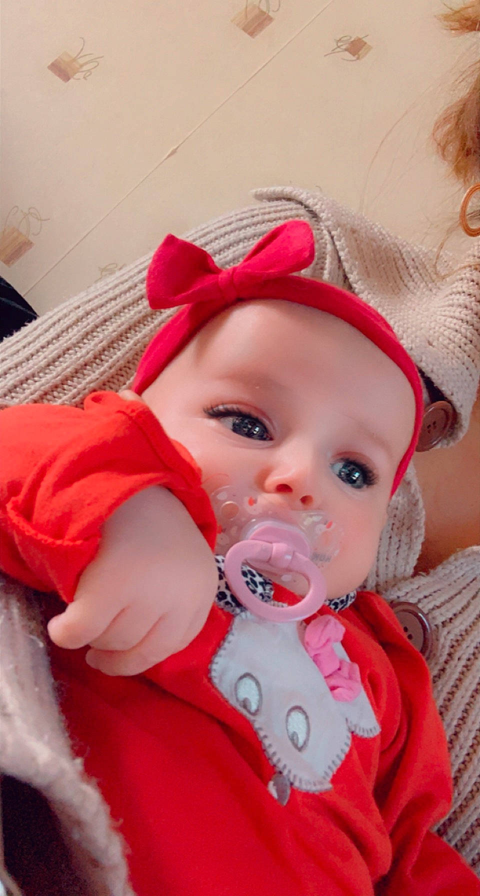 Giuliana a rejoint le concours — aidez-le/la à gagner de superbes lots ! baby, baby_toddler_clothing, carmine, cheek, child, computer_keyboard, ear, eyelash, fashion_accessory, fun, happy, hat, headwear, iris, lip, nose, person, pink, skin, sleeve