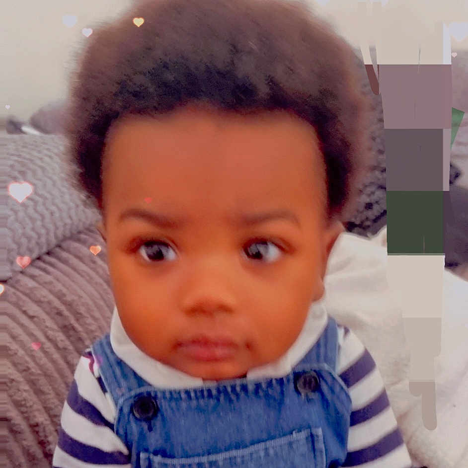 Kayël participe au concours pour gagner de l'argent avec cette photo : afro_hair, baby, blanket, child, cozy, curious, cute, denim_overalls, expression, face, heart_lights, home, indoor, person, portrait, soft_lighting, striped_shirt, toddler, warm, young_child