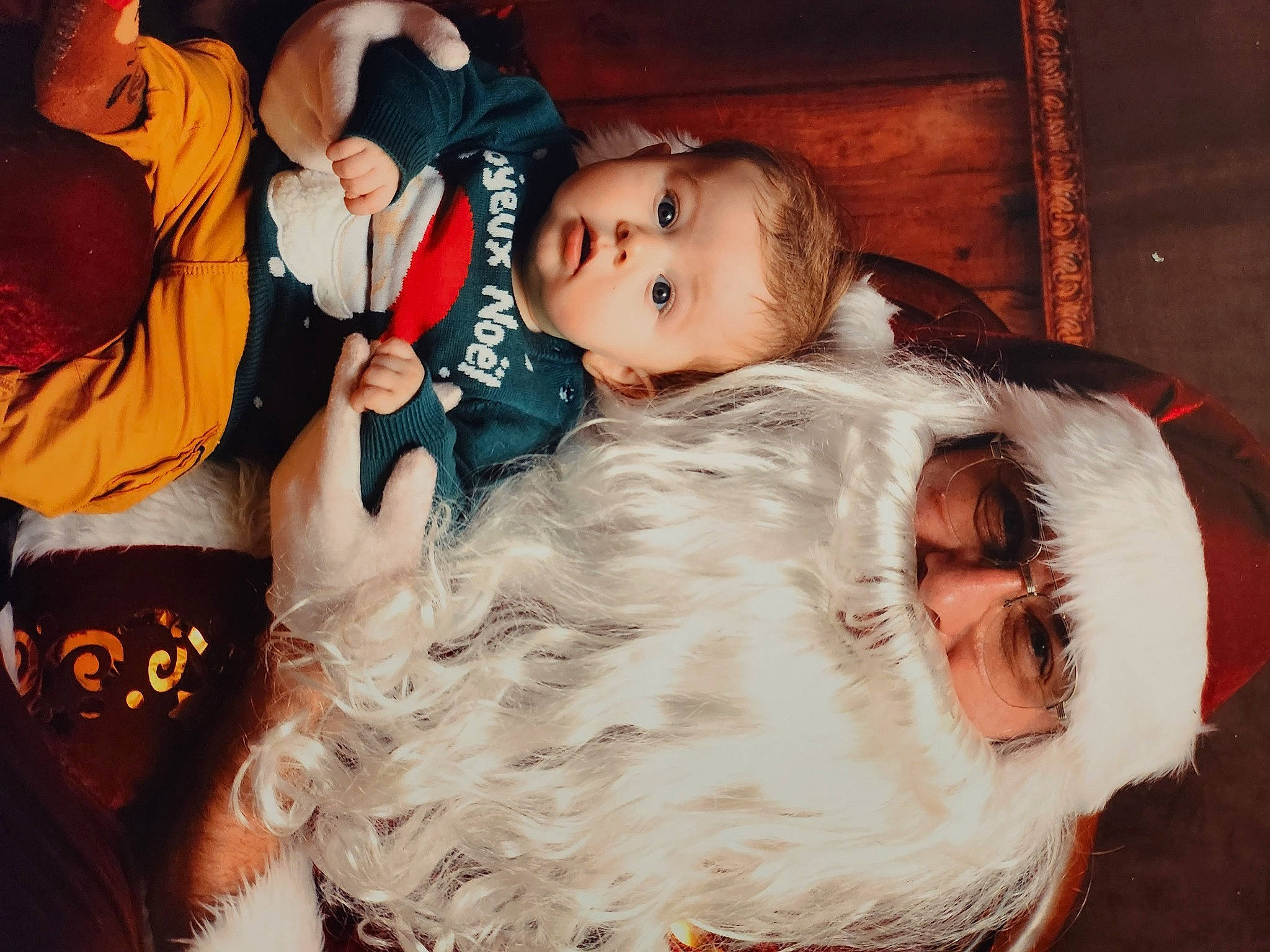 Esteban participe au concours pour gagner de l'argent avec cette photo : baby, baby_toddler_clothing, cheek, child, comfort, event, eye, flash_photography, fun, fur, happy, headwear, iris, person, portrait_photography, sitting, skin, textile, toddler, tradition