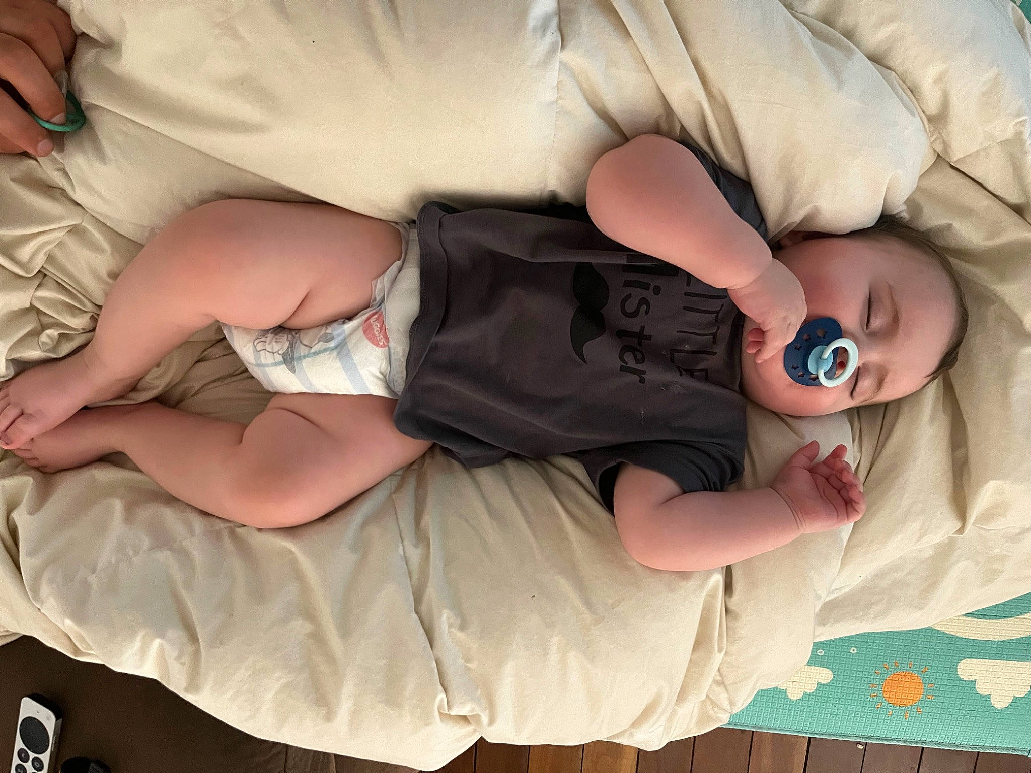 Braxton is registered to the contest to win money with this photo: baby_toddler_clothing, child, comfort, eyewear, finger, glasses, goggles, human_body, human_leg, joint, knee, leg, linens, nail, person, product, skin, sunglasses, textile, thigh