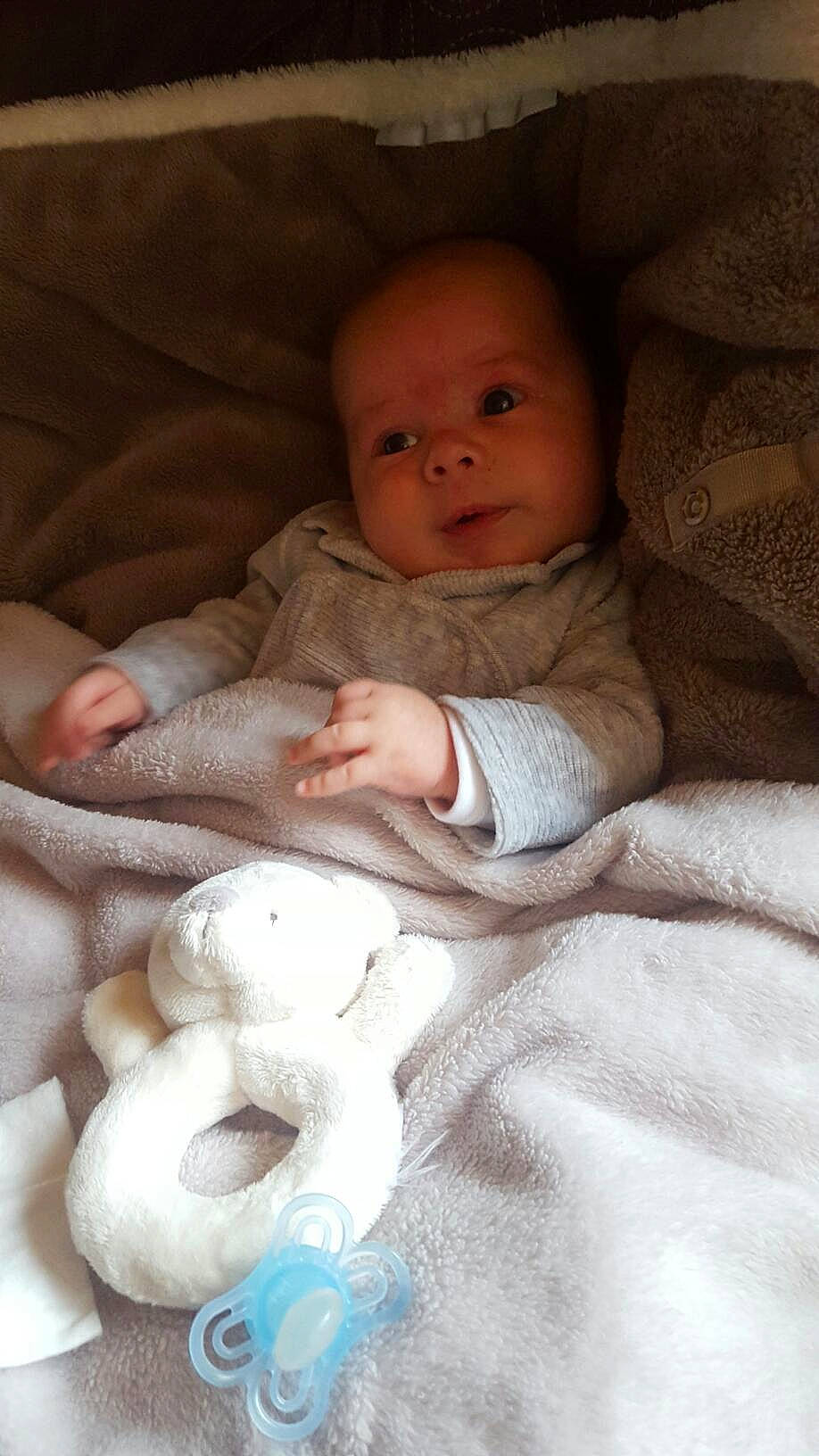 Raphaël participe au concours pour gagner de l'argent avec cette photo : baby, baby_products, bedtime, child, nose, person, product, skin, toddler