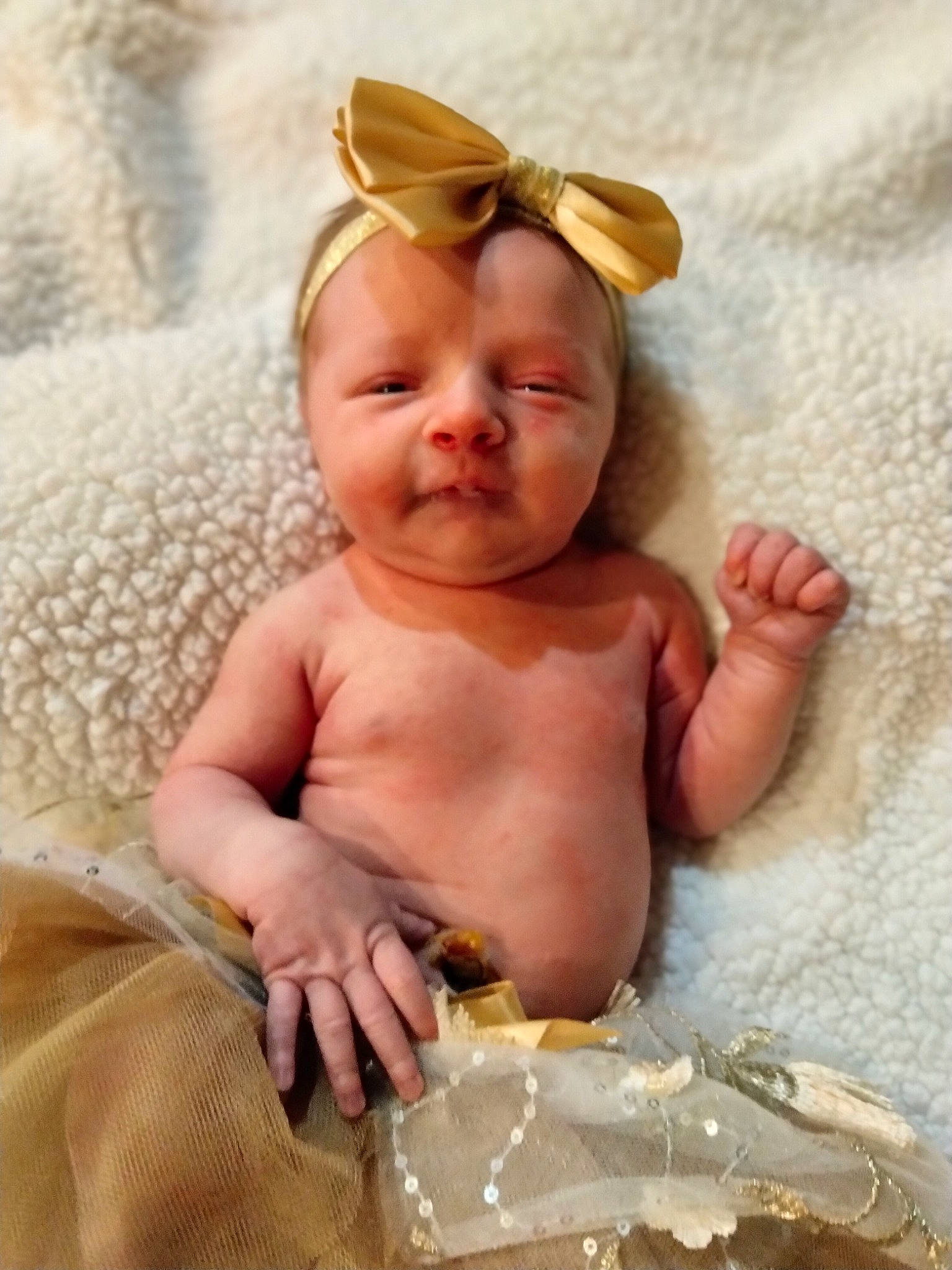 Aizlynn is registered to the contest to win money with this photo: baby, baby_products, baby_toddler_clothing, child, costume_hat, event, face, fashion_accessory, fun, hand, happy, head, headband, headpiece, jewellery, linens, peach, person, smile, sunglasses