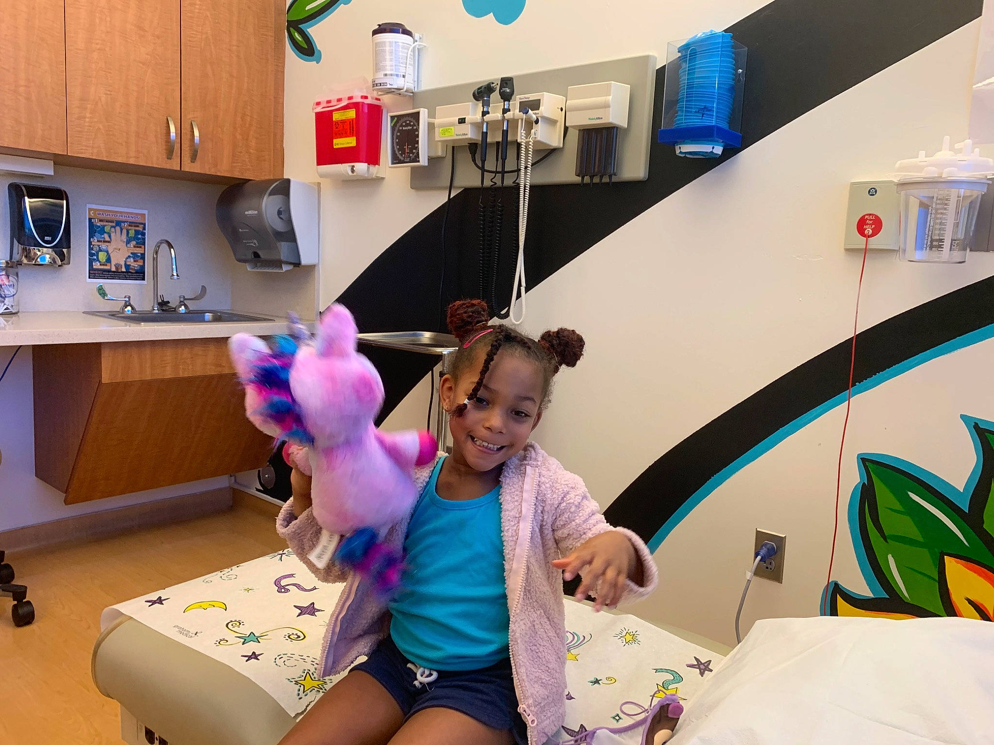 Amaezyn is registered to the contest to win money with this photo: arm, child, ear, finger, fun, hairstyle, happy, joy, neck, party, person, play, room, smile, style, toddler, vacation