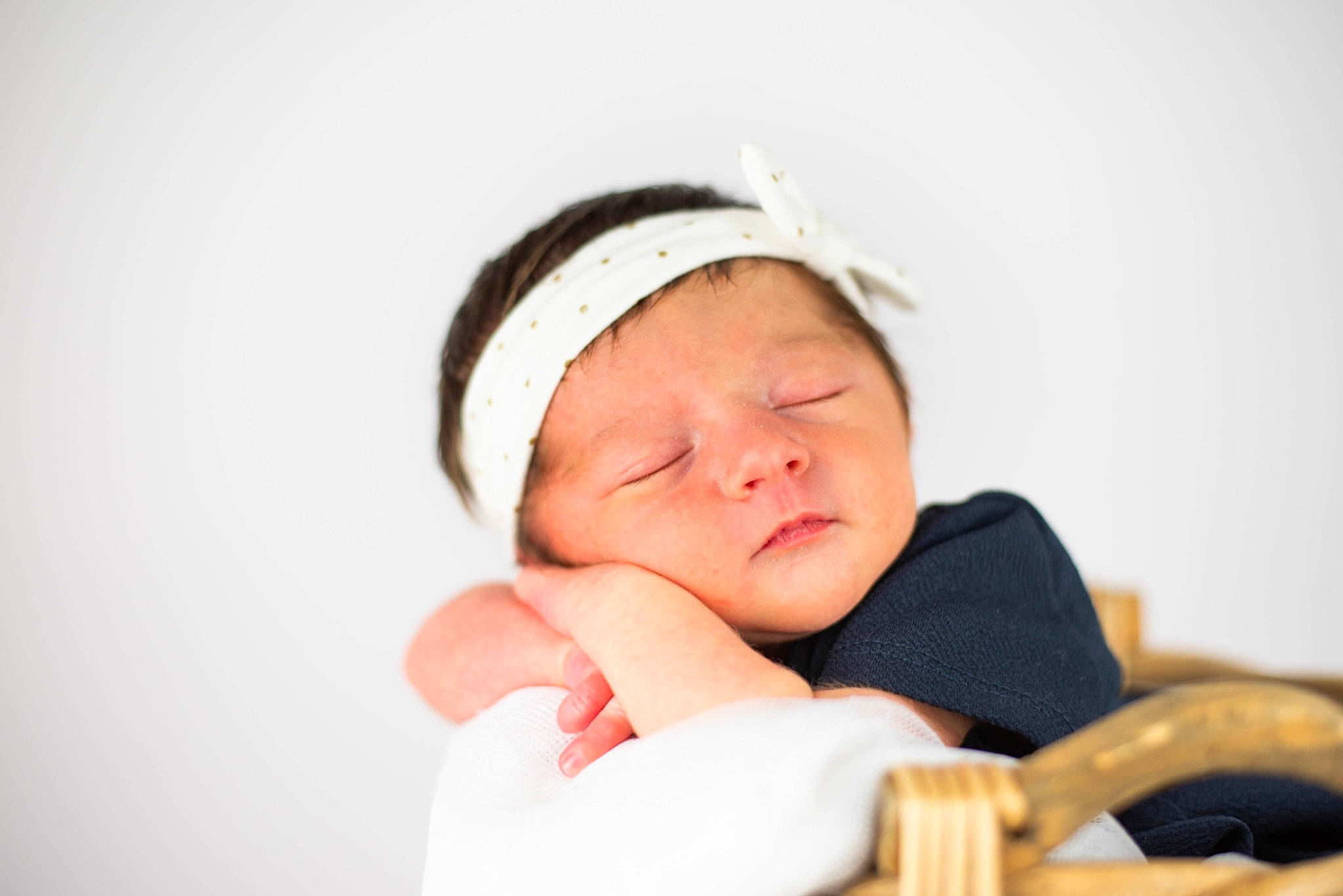 éloïse participe au concours pour gagner de l'argent avec cette photo : baby, baby_sleeping, baby_toddler_clothing, beanie, bedtime, bonnet, cheek, child, comfort, headband, headgear, nap, person, portrait_photography, skin, sleep, textile, toddler