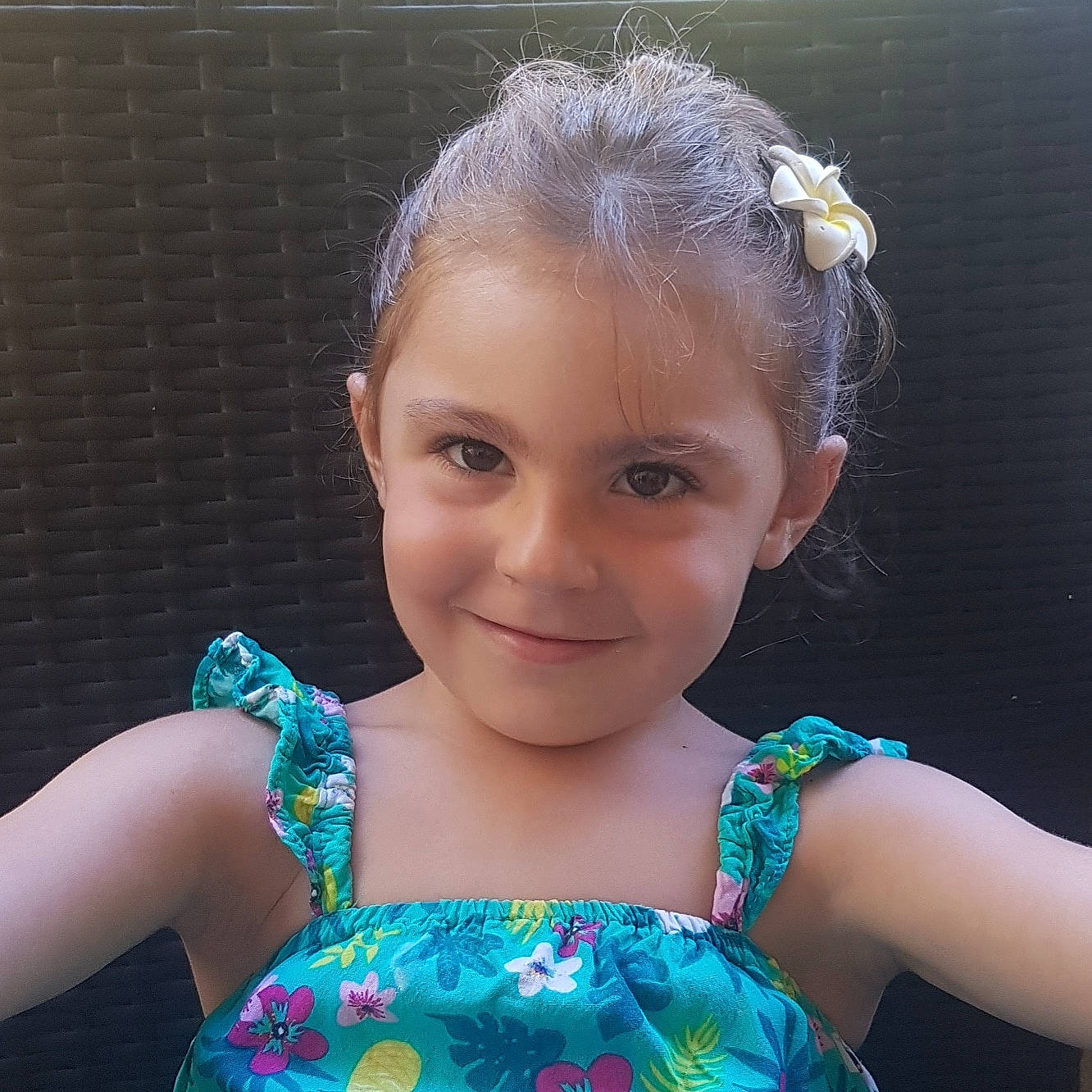 Tessa participe au concours pour gagner de l'argent avec cette photo : aqua, baby_toddler_clothing, blue, chin, cool, day_dress, dress, eyebrow, eyelash, face, flash_photography, hairstyle, happy, head, iris, joy, lip, person, pink, skin