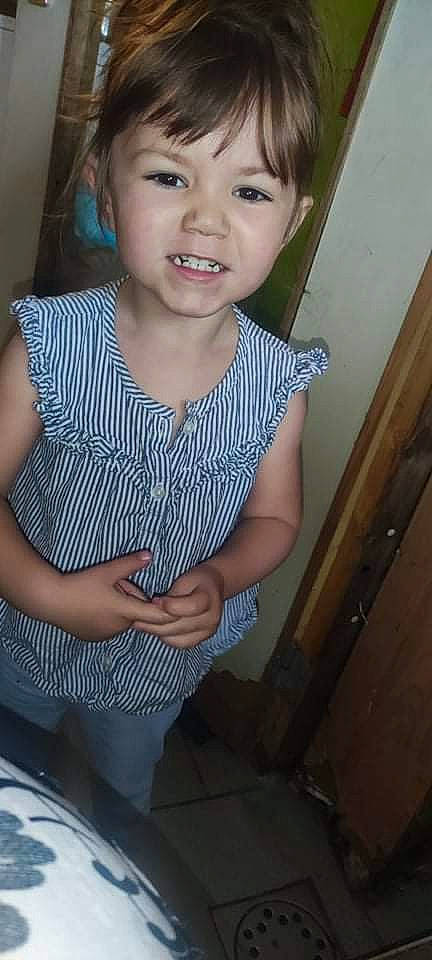 Luna participe au concours pour gagner de l'argent avec cette photo : arm, cheek, chin, eye, eyebrow, eyelash, face, flash_photography, forehead, hair, hairstyle, human_body, jaw, joint, joy, lip, mouth, neck, organ, person