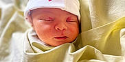 Alessio a rejoint le concours — aidez-le/la à gagner de superbes lots ! newborn, baby, sleeping, blanket, hat, infant, soft, peaceful, closeup, face, wrapped, cute, child, portrait, skin, resting, cozy, headwear, indoors, toddler