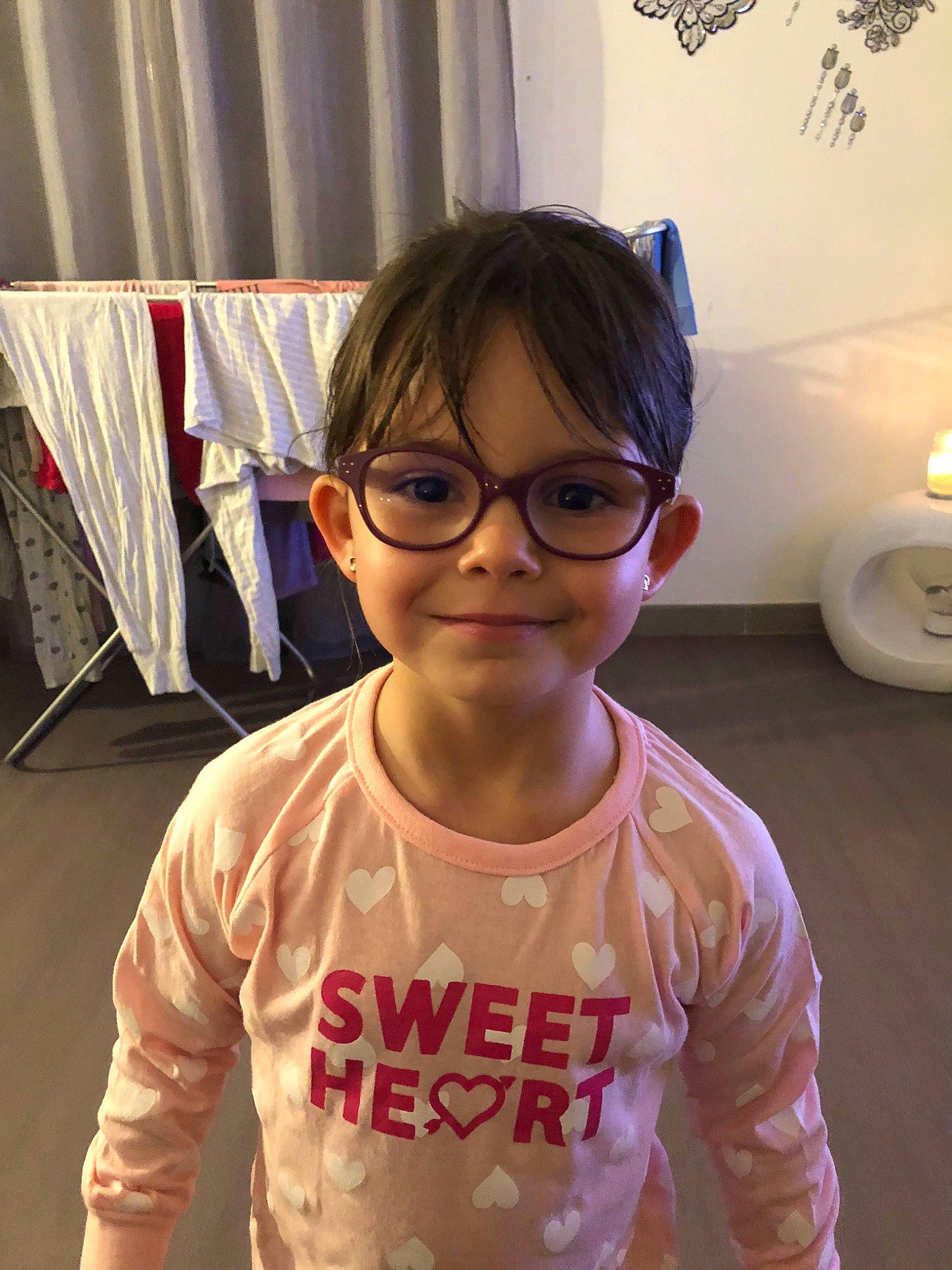 Kenza participe au concours pour gagner de l'argent avec cette photo : cheek, child, cool, ear, eyewear, forehead, glasses, joy, person, photography, skin, smile, t_shirt, toddler, vision_care