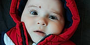 Julian a rejoint le concours — aidez-le/la à gagner de superbes lots ! adorable, baby, bed, blanket, cheeks, child, close_up, cozy, eyelashes, eyes, face, hooded_jacket, infant, jacket, mouth, navy, nose, portrait, red, zipper
