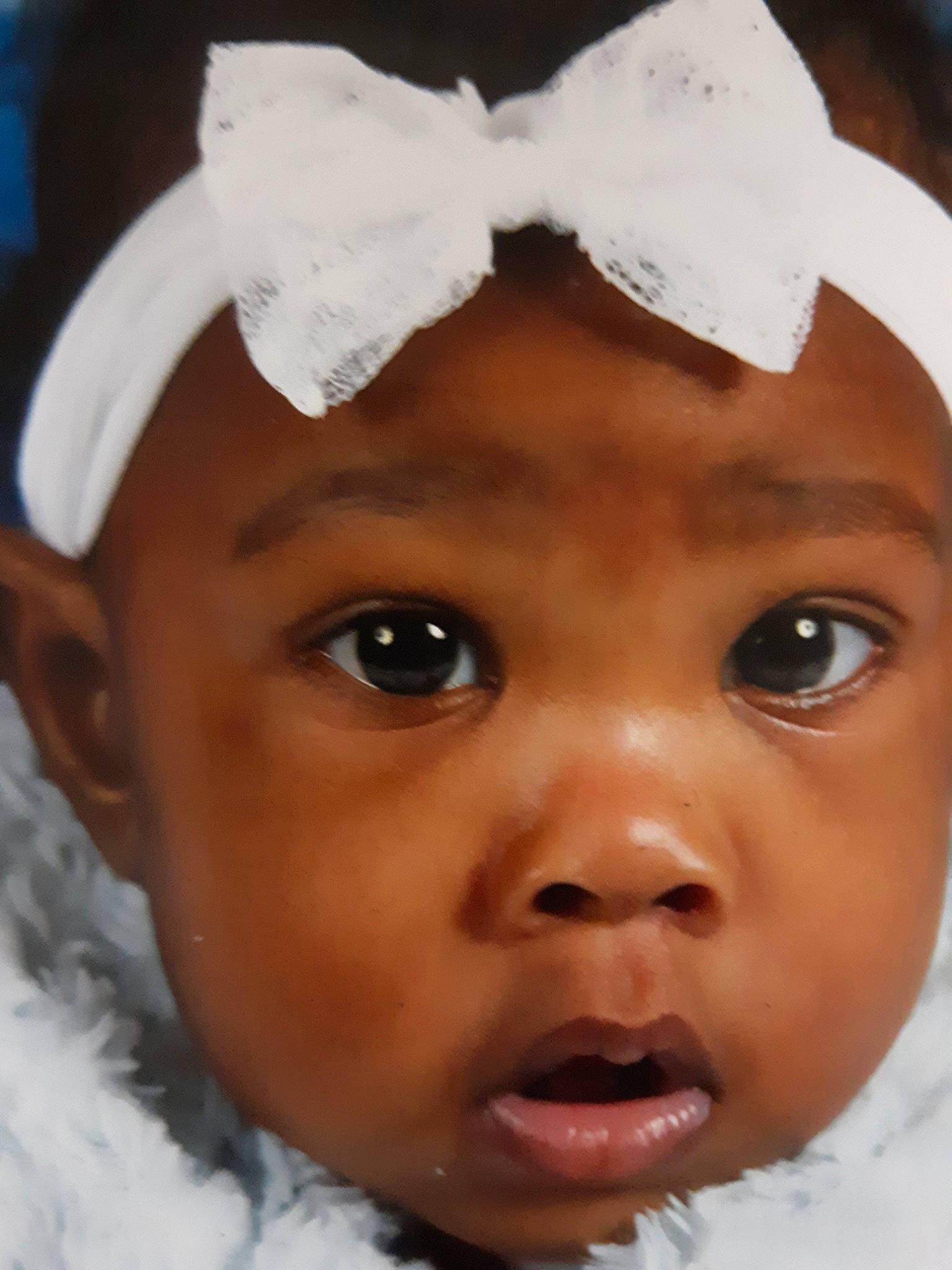 Caleesi is registered to the contest to win money with this photo: baby, cheek, child, chin, ear, eye, eyebrow, face, forehead, hair_accessory, head, headband, headgear, headwear, lip, mouth, nose, person, skin, smile