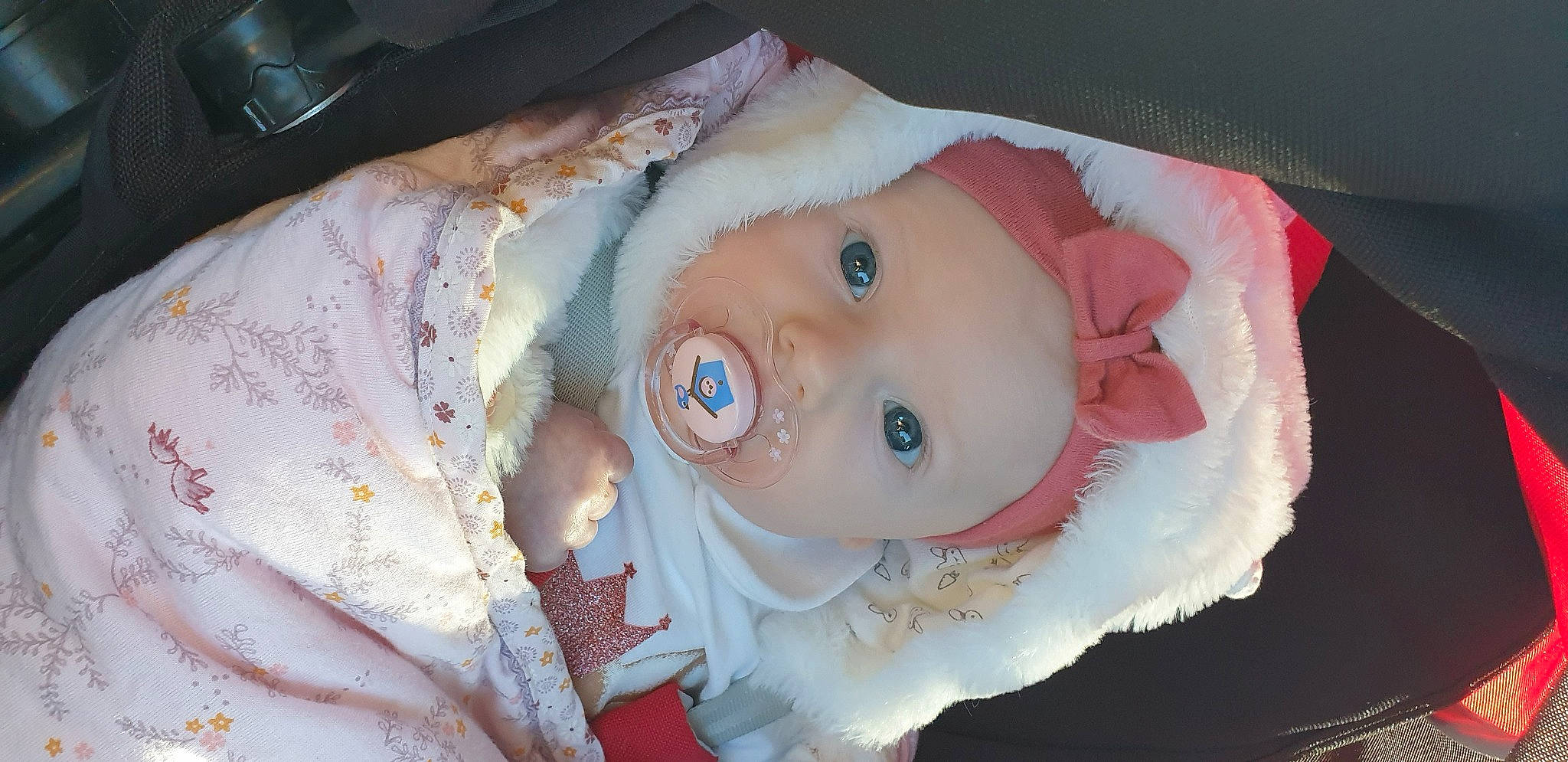 Lana participe au concours pour gagner de l'argent avec cette photo : baby, cheek, child, doll, eye, eyebrow, eyelash, face, fawn, hat, head, headgear, human_body, iris, lip, nose, person, pink, skin, toddler