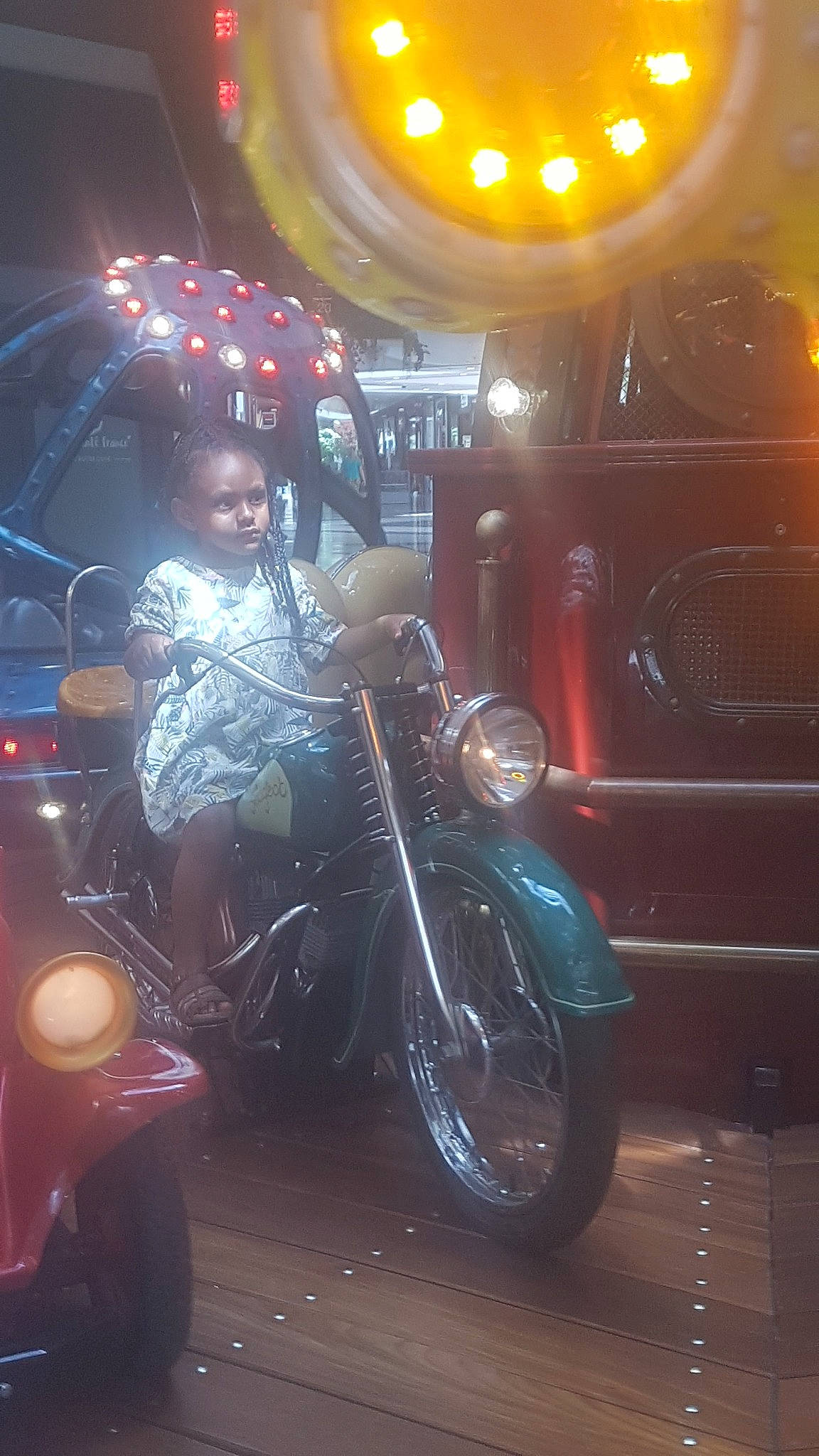 Azriela a rejoint le concours — aidez-le/la à gagner de superbes lots ! alloy_wheel, auto_part, automotive_design, automotive_exterior, automotive_lighting, automotive_tire, automotive_wheel_system, fender, fuel_tank, headlamp, light, midnight, mode_of_transport, motor_vehicle, motorcycle, motorcycling, person, rim, tire, vehicle