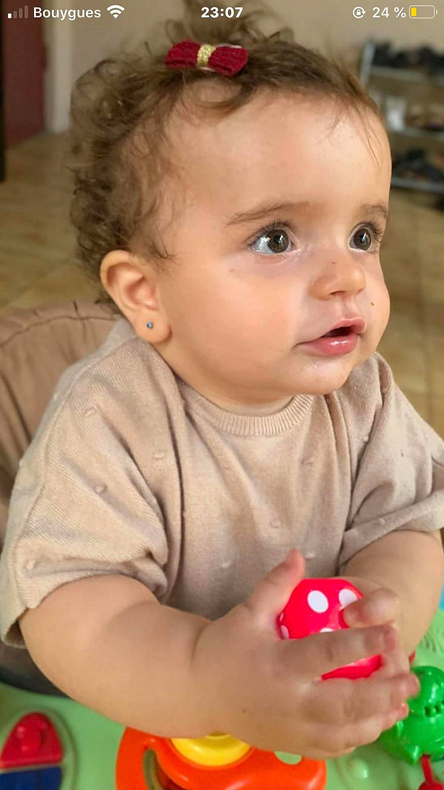 Cemile a rejoint le concours — aidez-le/la à gagner de superbes lots ! baby, baby_playing_with_toys, cheek, child, ear, face, finger, lip, nose, person, play, skin, smile, toddler