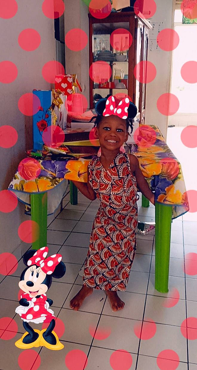 Elidjahna participe au concours pour gagner de l'argent avec cette photo : art, artist, child, event, fashion_design, flooring, fun, happy, hat, joy, leisure, party_supply, pattern, person, pink, play, red, room, smile, textile