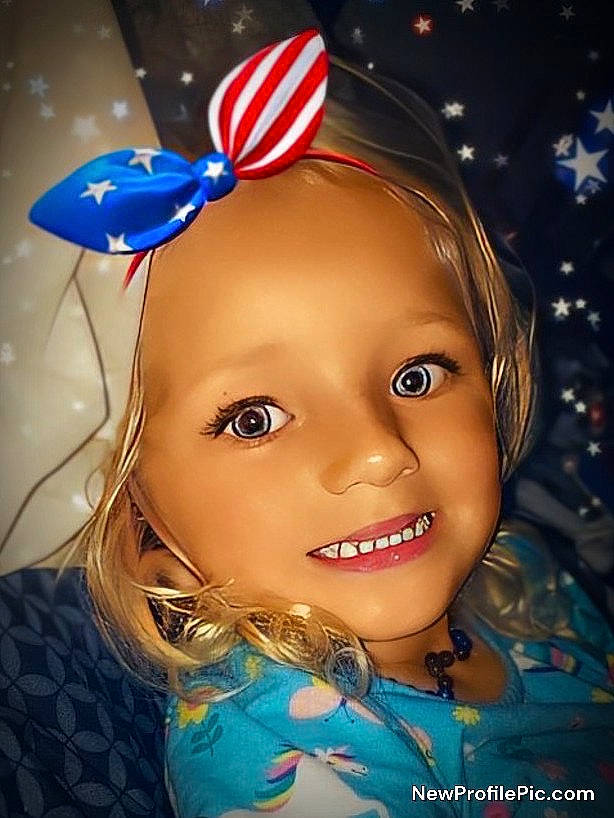 Jazmine is registered to the contest to win money with this photo: blond, child, circle, close_up, costume_hat, electric_blue, event, eyebrow, eyelash, fashion_accessory, fictional_character, flash_photography, fun, happy, headpiece, joy, party_supply, pattern, person, smile