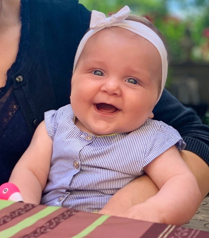 Emma a rejoint le concours — aidez-le/la à gagner de superbes lots ! baby, beauty, blond, cheek, child, chin, ear, eye, face, facial_expression, forehead, happy, head, headgear, headwear, joy, lip, nose, person, skin