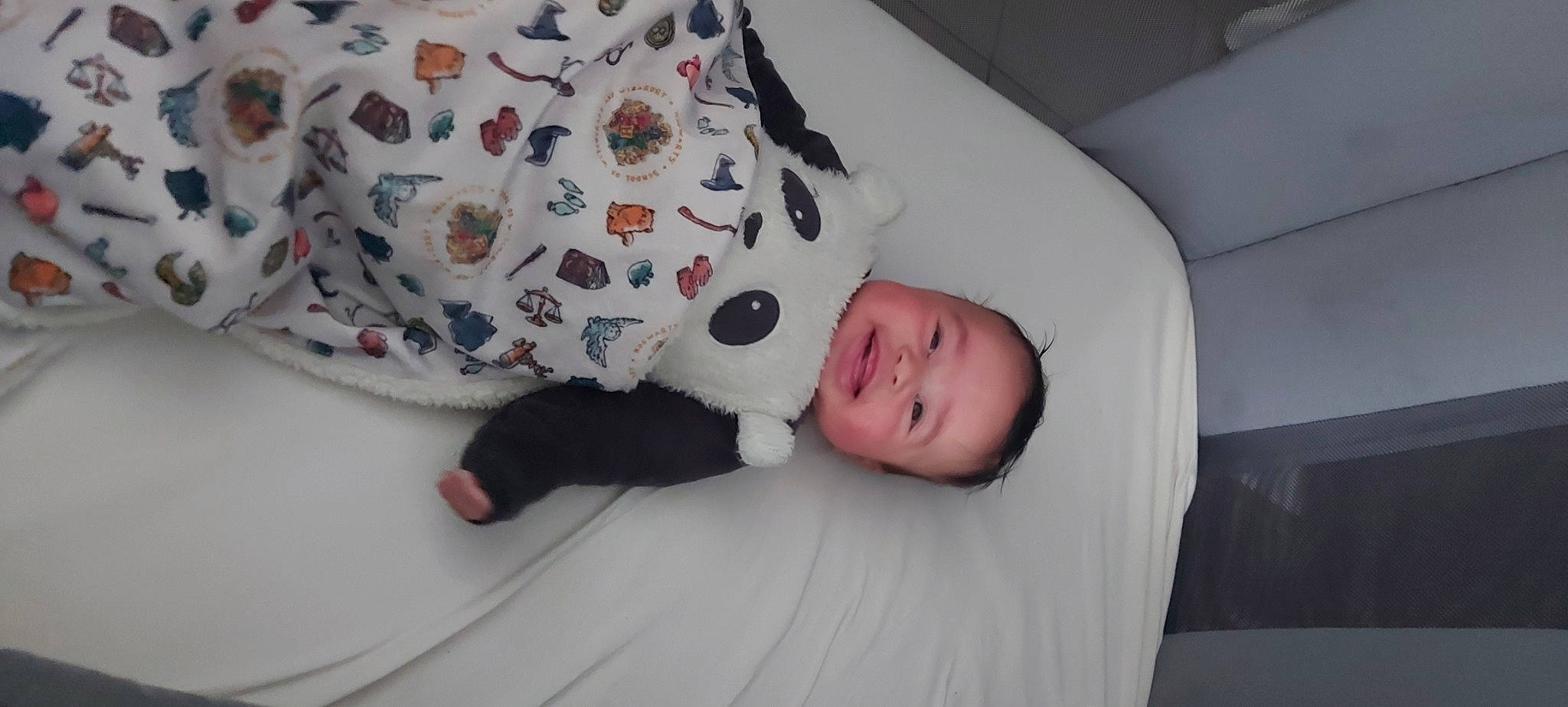 Coco participe au concours pour gagner de l'argent avec cette photo : baby, baby_toddler_clothing, bedding, cheek, child, comfort, couch, flooring, joy, linens, pattern, person, room, sitting, skin, sleeve, smile, textile, toddler, tree