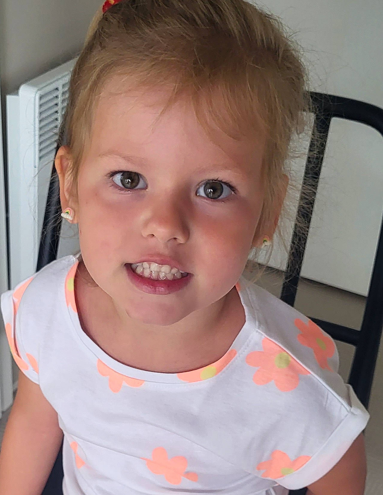 Sölyne a rejoint le concours — aidez-le/la à gagner de superbes lots ! arm, cheek, chin, ear, eye, eyebrow, eyelash, forehead, hair, hairstyle, human_body, iris, jaw, lip, mouth, neck, nose, person, shoulder, skin