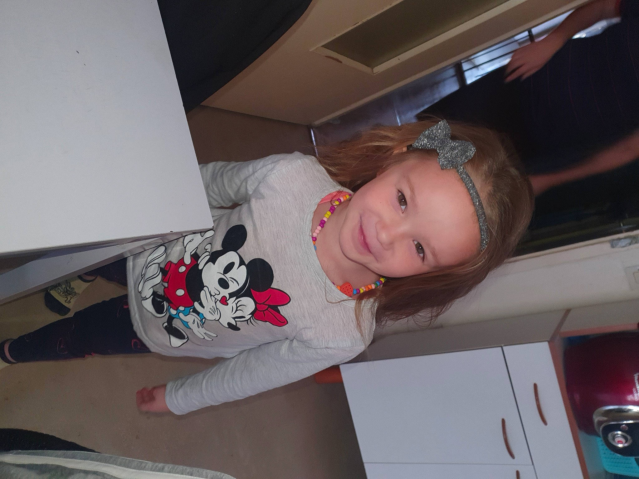 Lilyrose a rejoint le concours — aidez-le/la à gagner de superbes lots ! auto_part, automotive_design, automotive_exterior, baby_toddler_clothing, child, comfort, fun, headwear, joy, luxury_vehicle, person, room, smile, t_shirt, toddler, vacation, vehicle_door