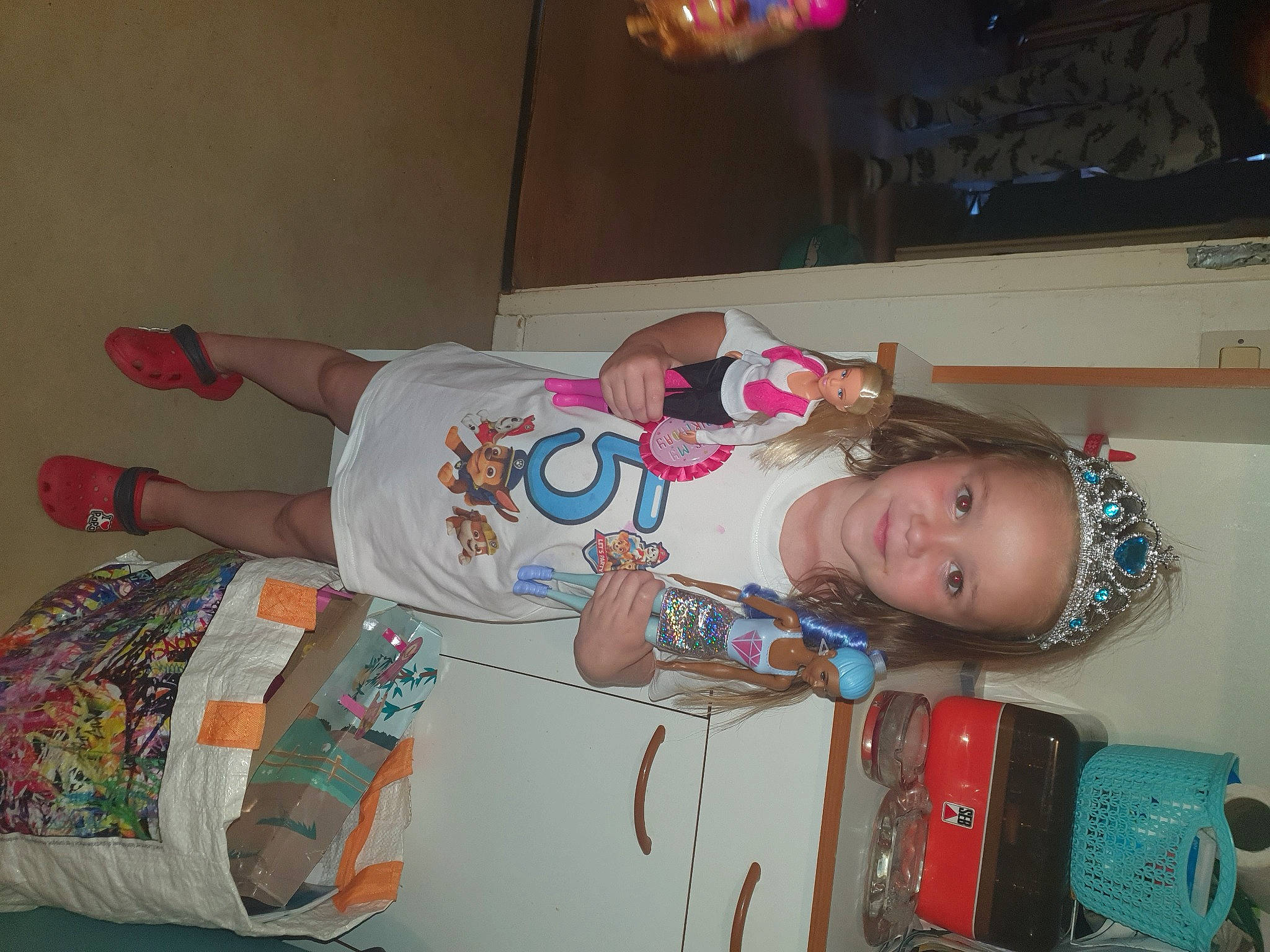 Lilyrose a rejoint le concours — aidez-le/la à gagner de superbes lots ! baby, baby_toddler_clothing, bag, cheek, child, fun, happy, joy, luggage_and_bags, party, pattern, person, room, toddler