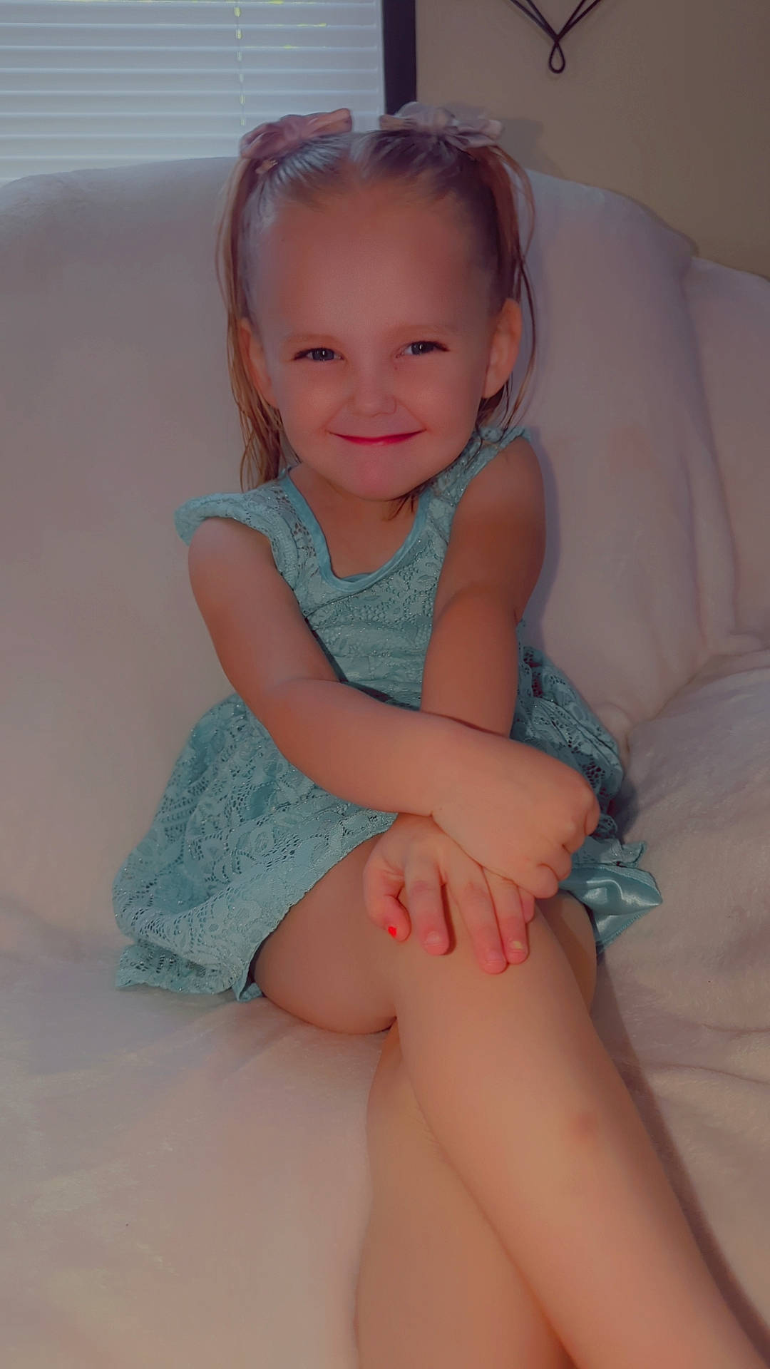 Isabelle is registered to the contest to win money with this photo: baby_toddler_clothing, cheek, comfort, dress, eye, face, facial_expression, hair, hairstyle, head, human_body, iris, joy, leg, lip, neck, person, shorts, shoulder, skin