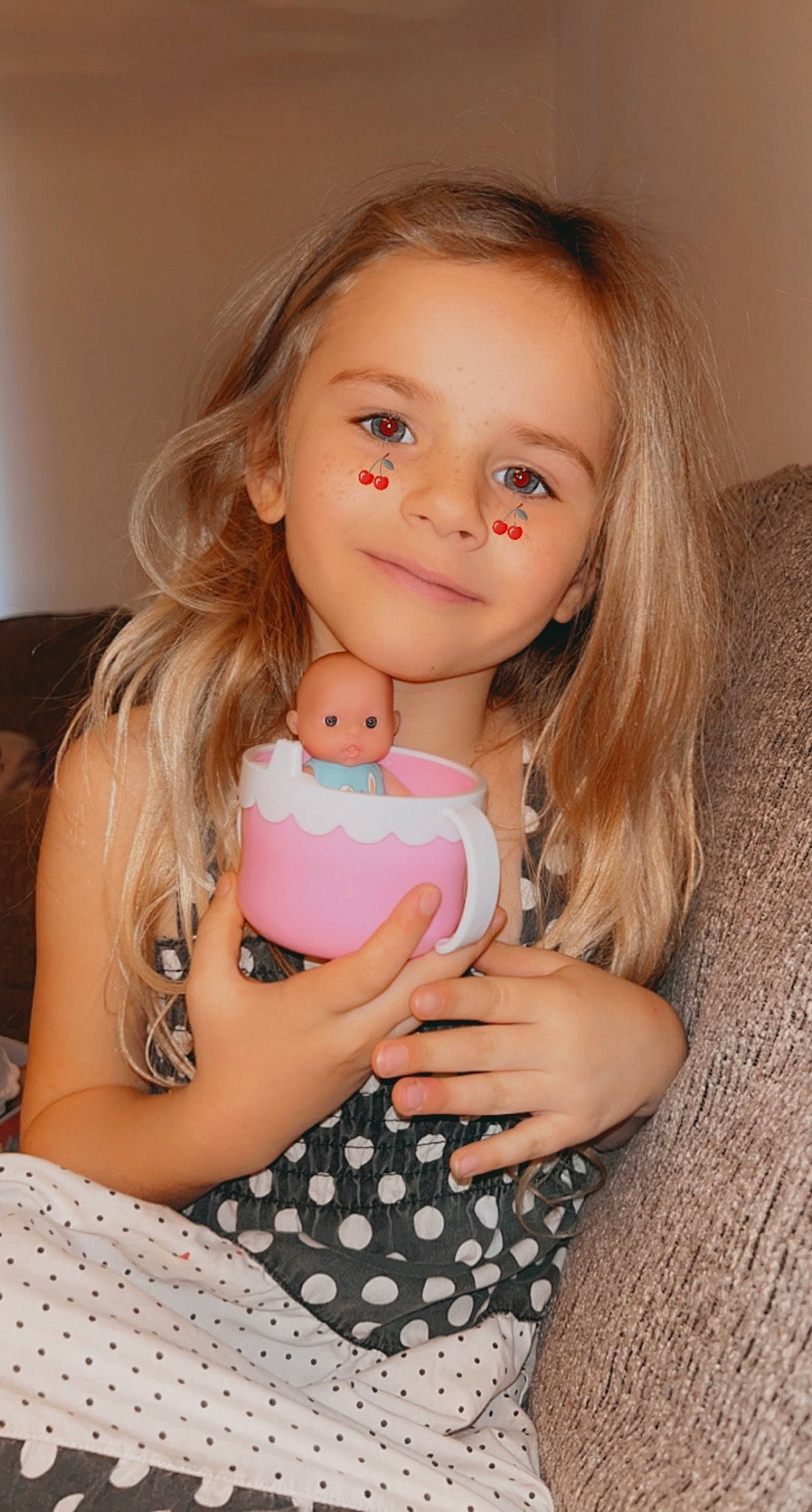 Jayda joined the competition — help win amazing prizes! abdomen, cheek, chest, eyelash, facial_expression, finger, gesture, happy, human_body, joint, joy, lip, mouth, nail, neck, person, shoulder, skin, stomach, thigh