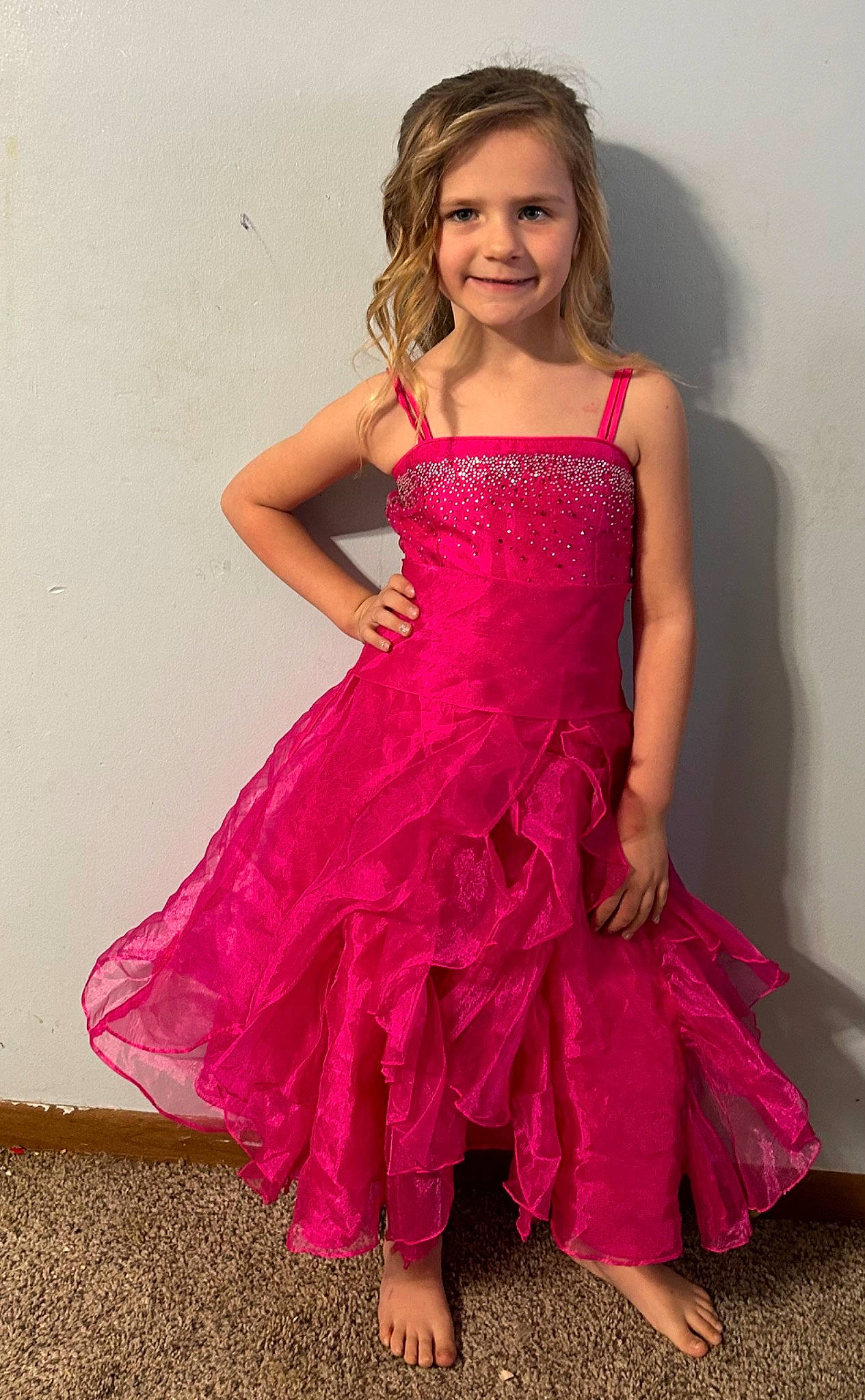 Jayda is registered to the contest to win money with this photo: arm, bridal_party_dress, day_dress, dress, eye, face, gown, hair, happy, head, human_body, iris, joy, neck, one_piece_garment, person, pink, purple, smile, strapless_dress
