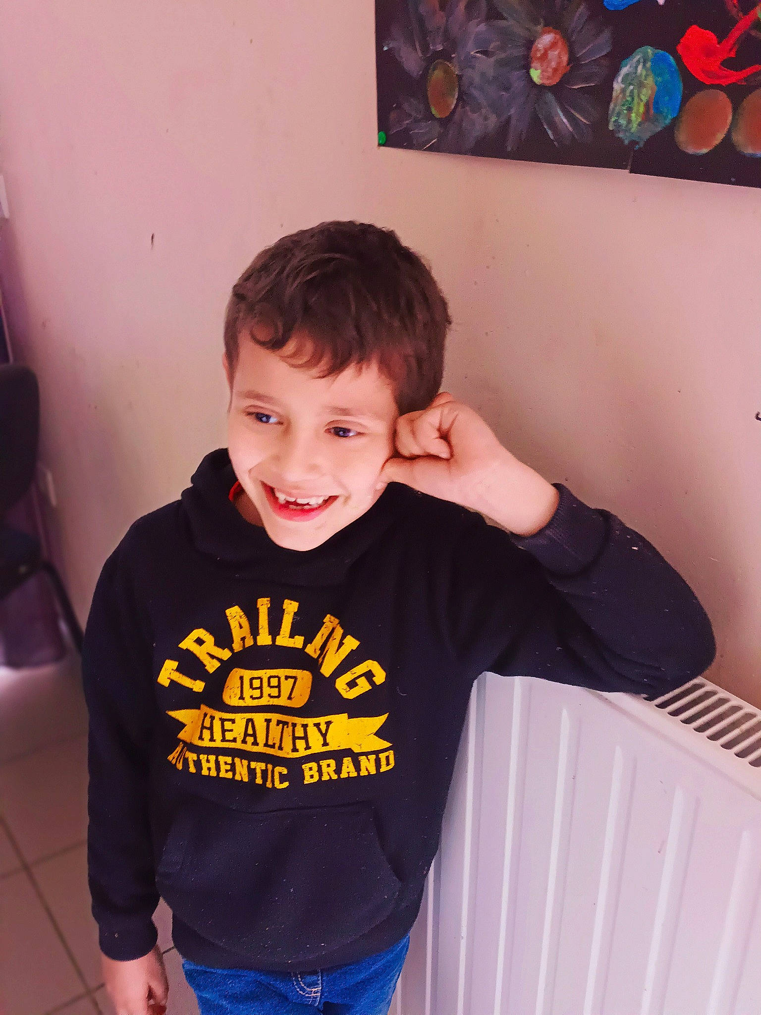 Adam participe au concours pour gagner de l'argent avec cette photo : arm, baby_toddler_clothing, child, cool, finger, happy, joint, joy, mouth, neck, organ, person, shoulder, sitting, skin, sleeve, smile, standing, t_shirt, toddler