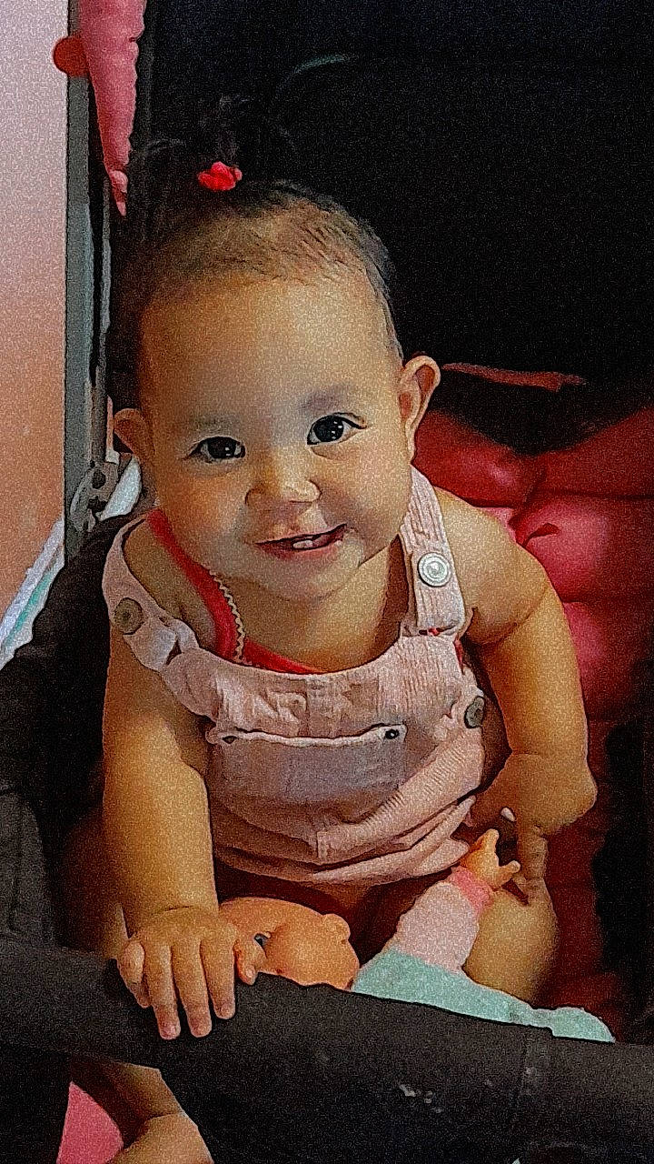 Tauhiti Raitiare Kembely Skye a rejoint le concours — aidez-le/la à gagner de superbes lots ! baby, baby_toddler_clothing, cheek, chin, ear, eye, eyebrow, flash_photography, hand, happy, head, human_body, iris, joy, lip, mouth, neck, nose, person, skin