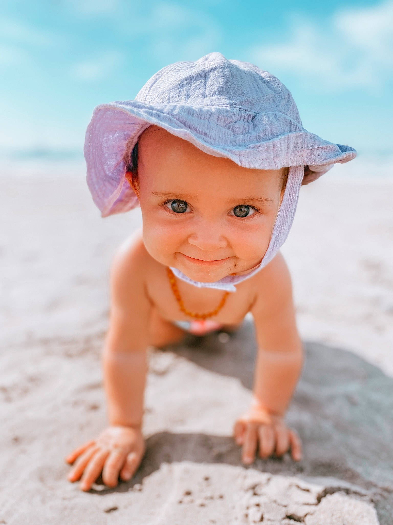 Hilyana a rejoint le concours — aidez-le/la à gagner de superbes lots ! beach, body_of_water, cap, child, eye, flash_photography, fun, happy, head, headgear, headwear, human_body, leisure, natural_environment, nose, people_in_nature, person, skin, sky, smile