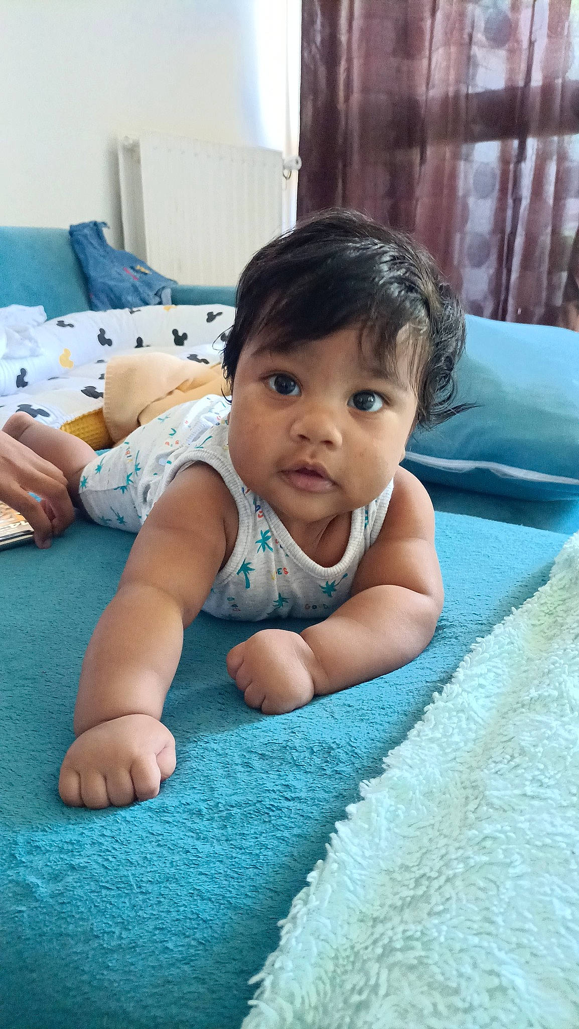 Brayden a rejoint le concours — aidez-le/la à gagner de superbes lots ! baby, baby_toddler_clothing, black_hair, cheek, child, comfort, crawling, eye, finger, floor, flooring, grass, hair, happy, head, leisure, person, skin, smile, toddler